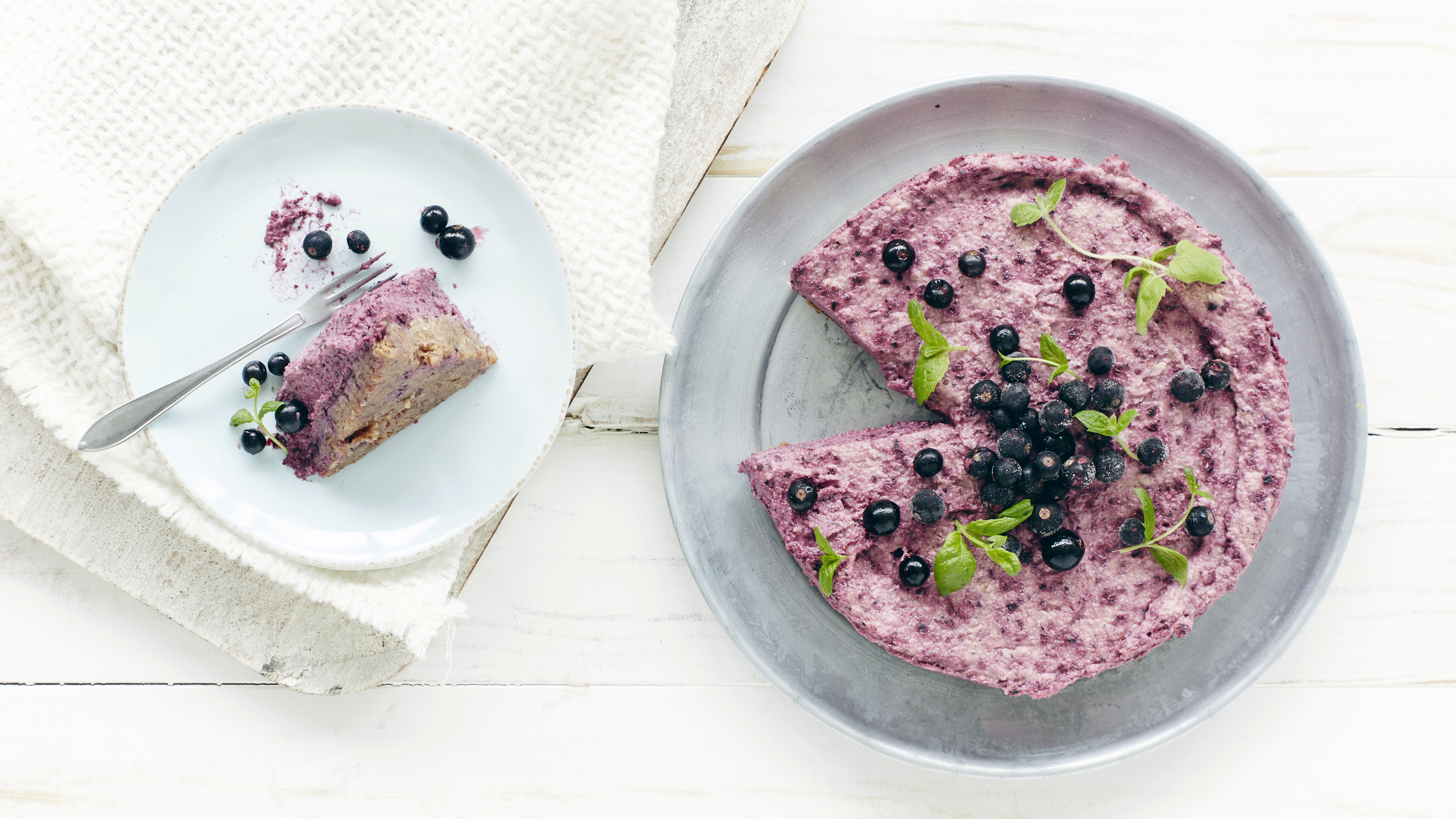 Mustaherukka-raakakakku