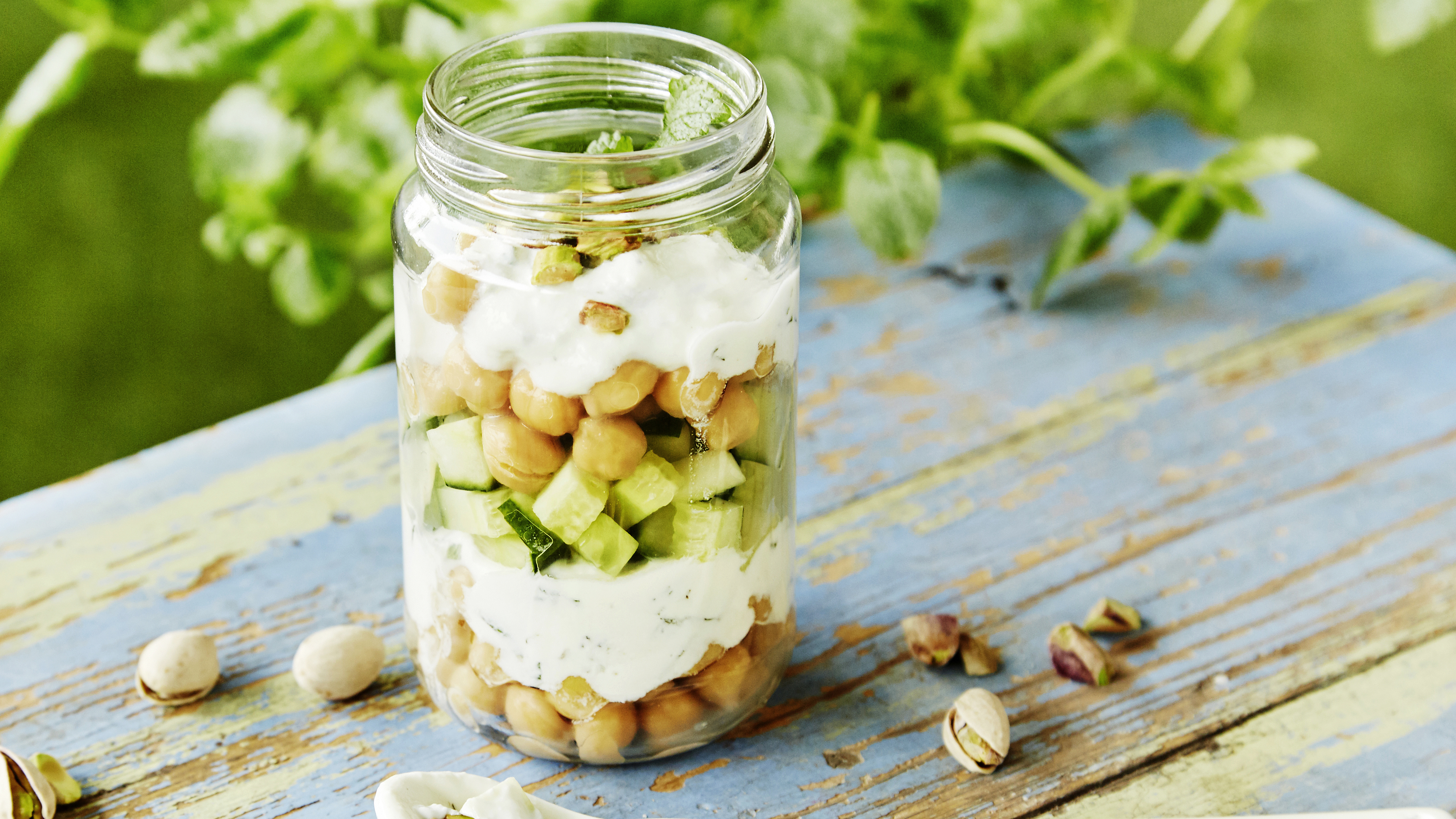 Raikkaat kikherne-jogurttimaljat