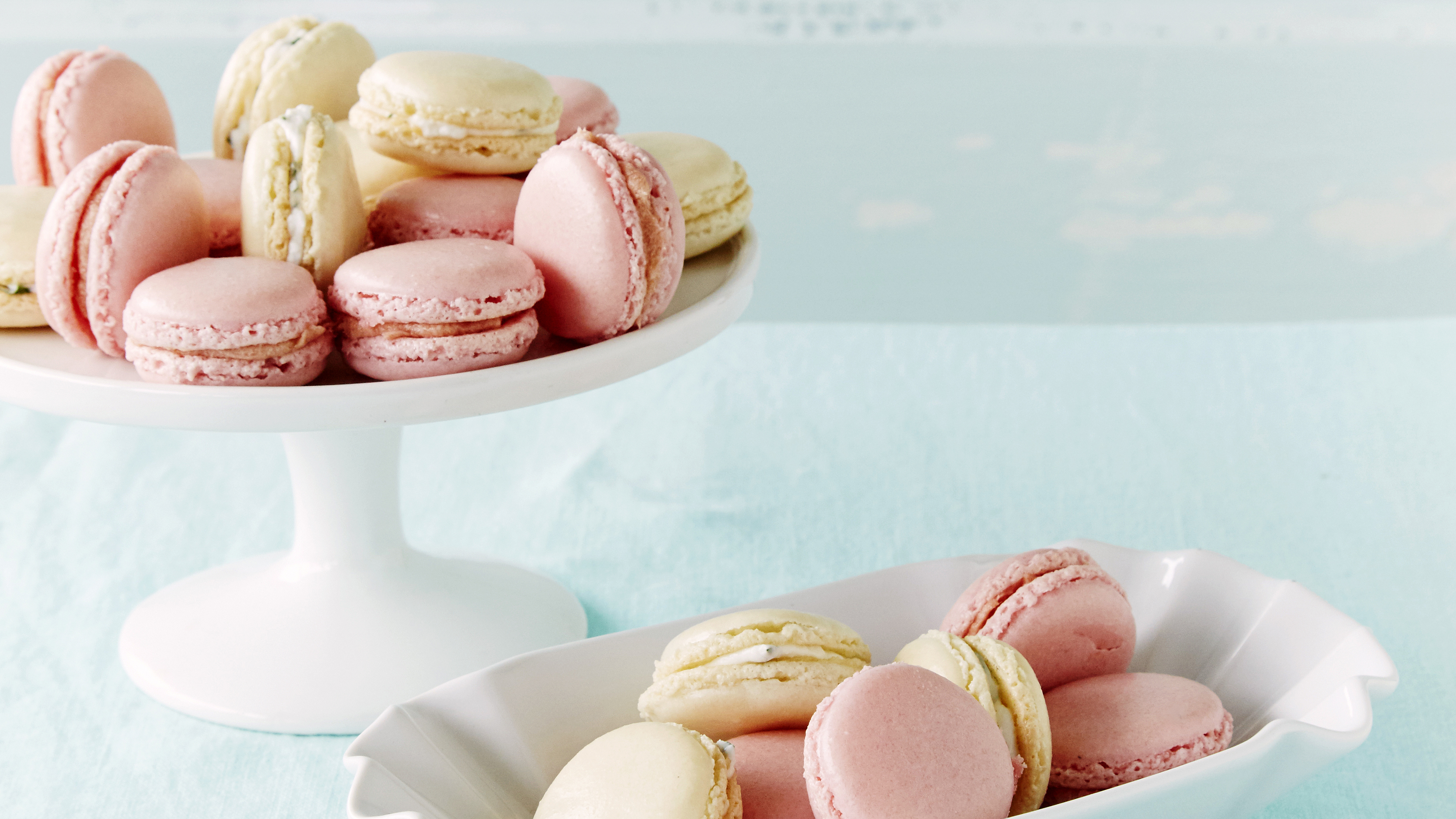 Macaronit raparperitäytteellä