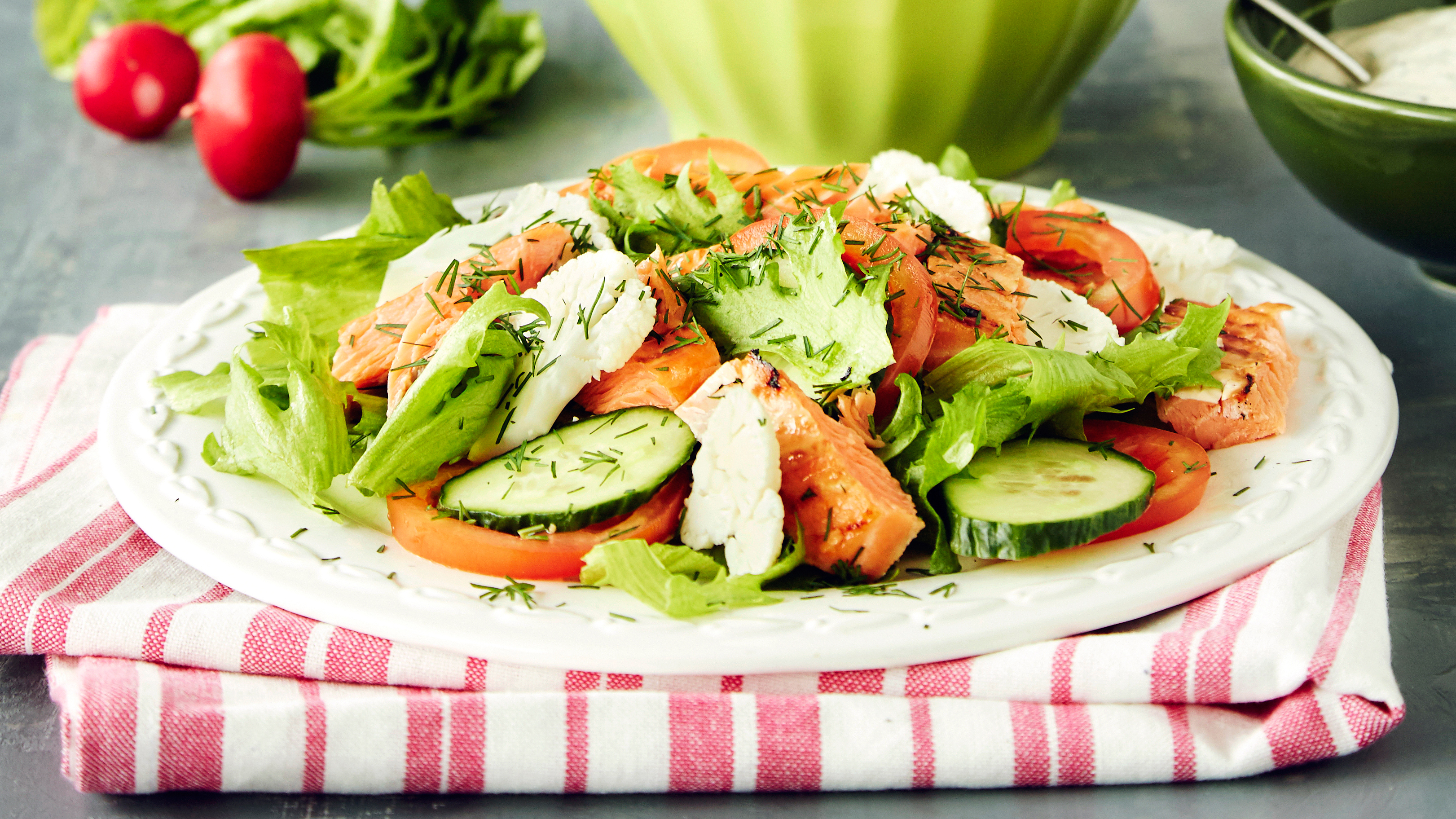 Kukkakaali-loimulohisalaatti