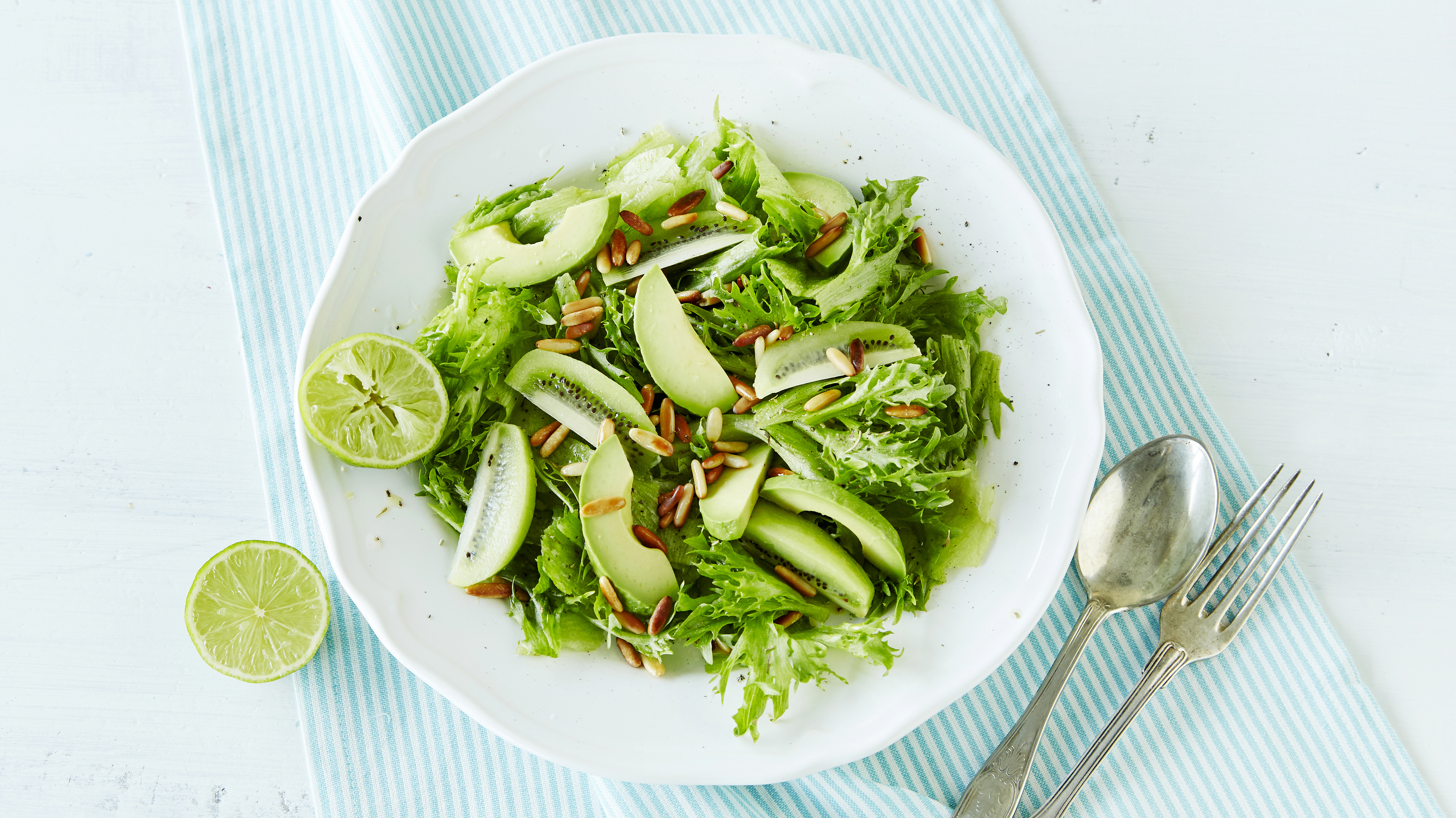 Kiivi-avokadosalaatti