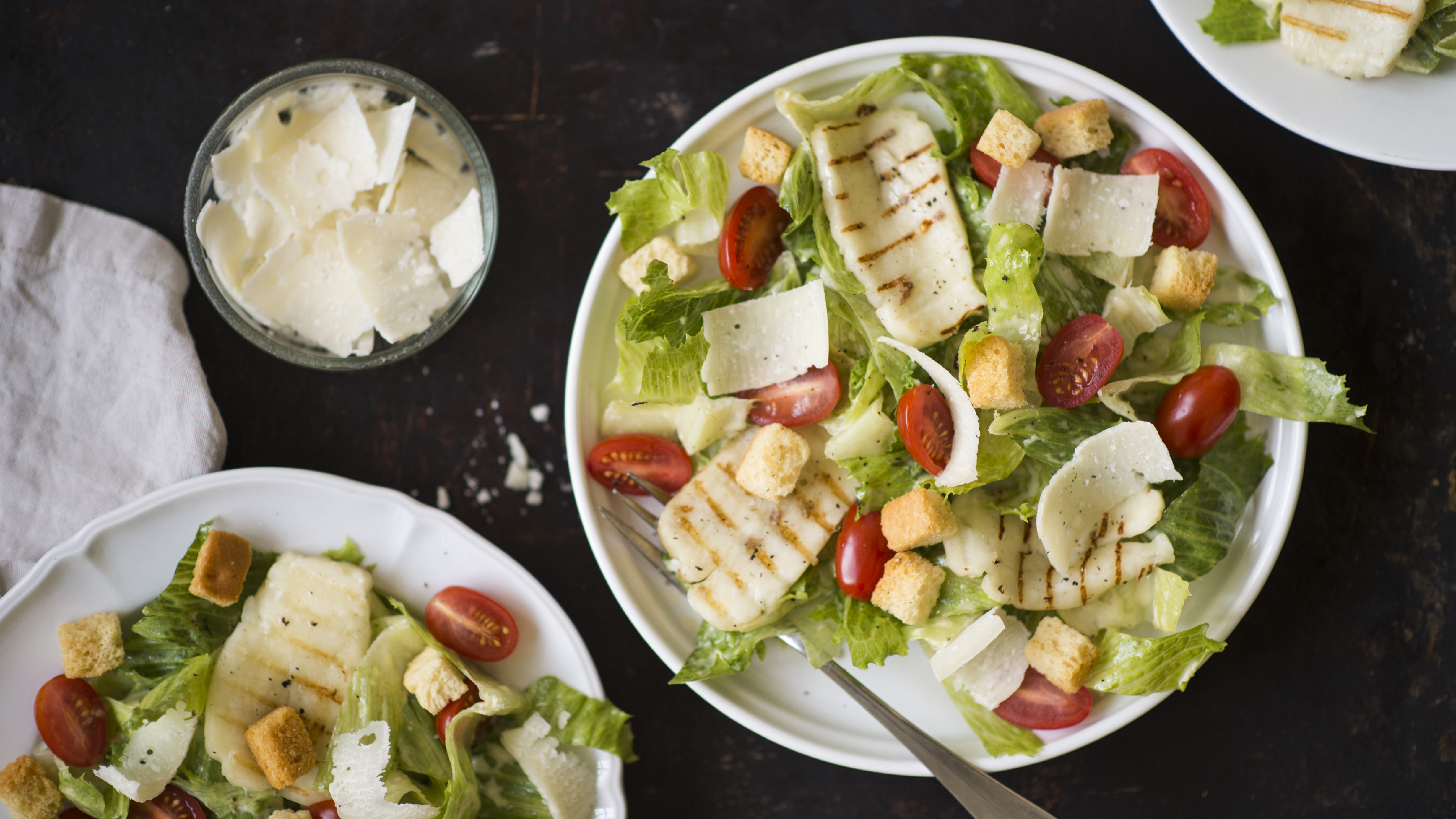 Tomaatti-halloumicaesar