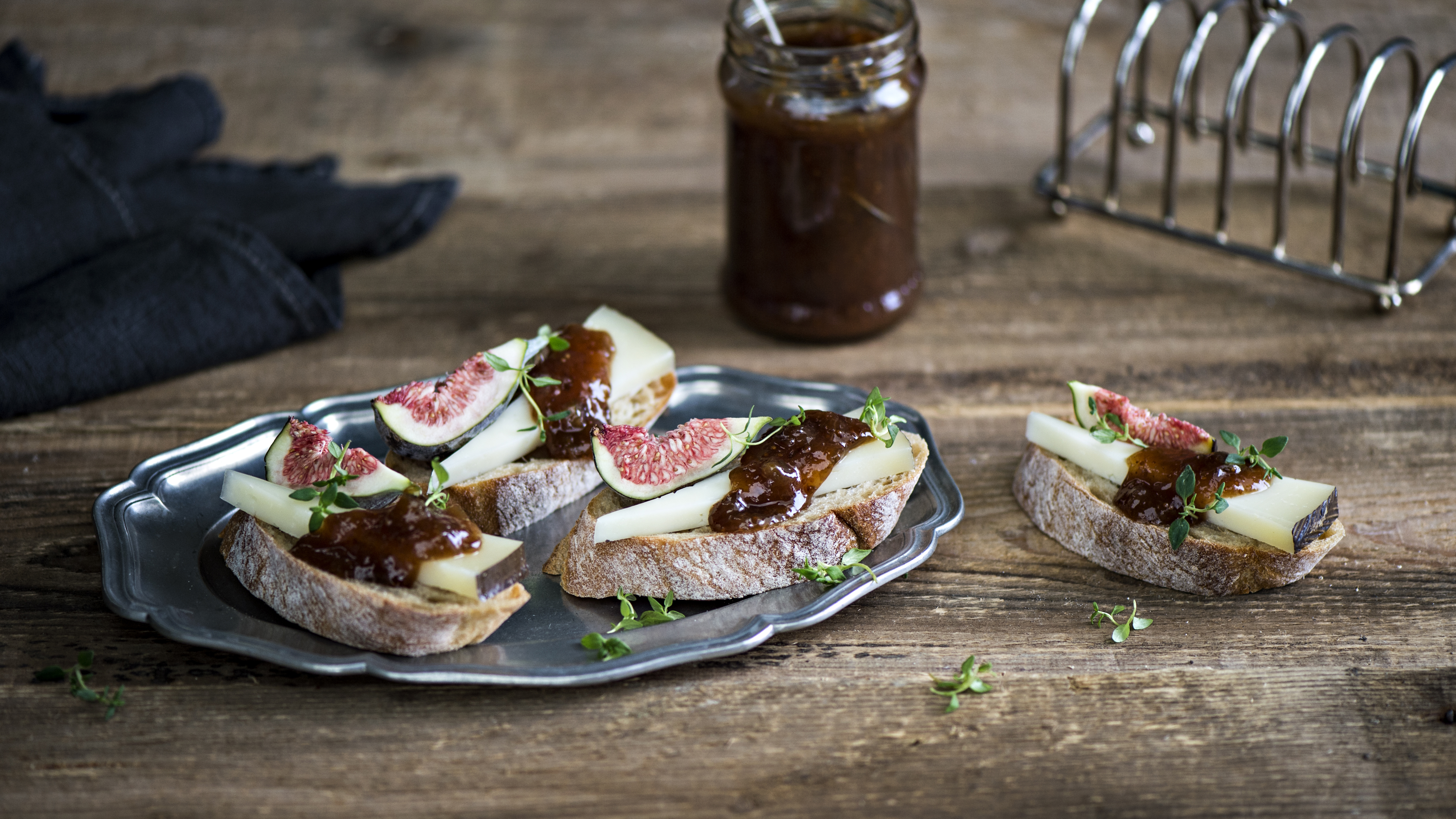 Manchego-viikunahilloleivät