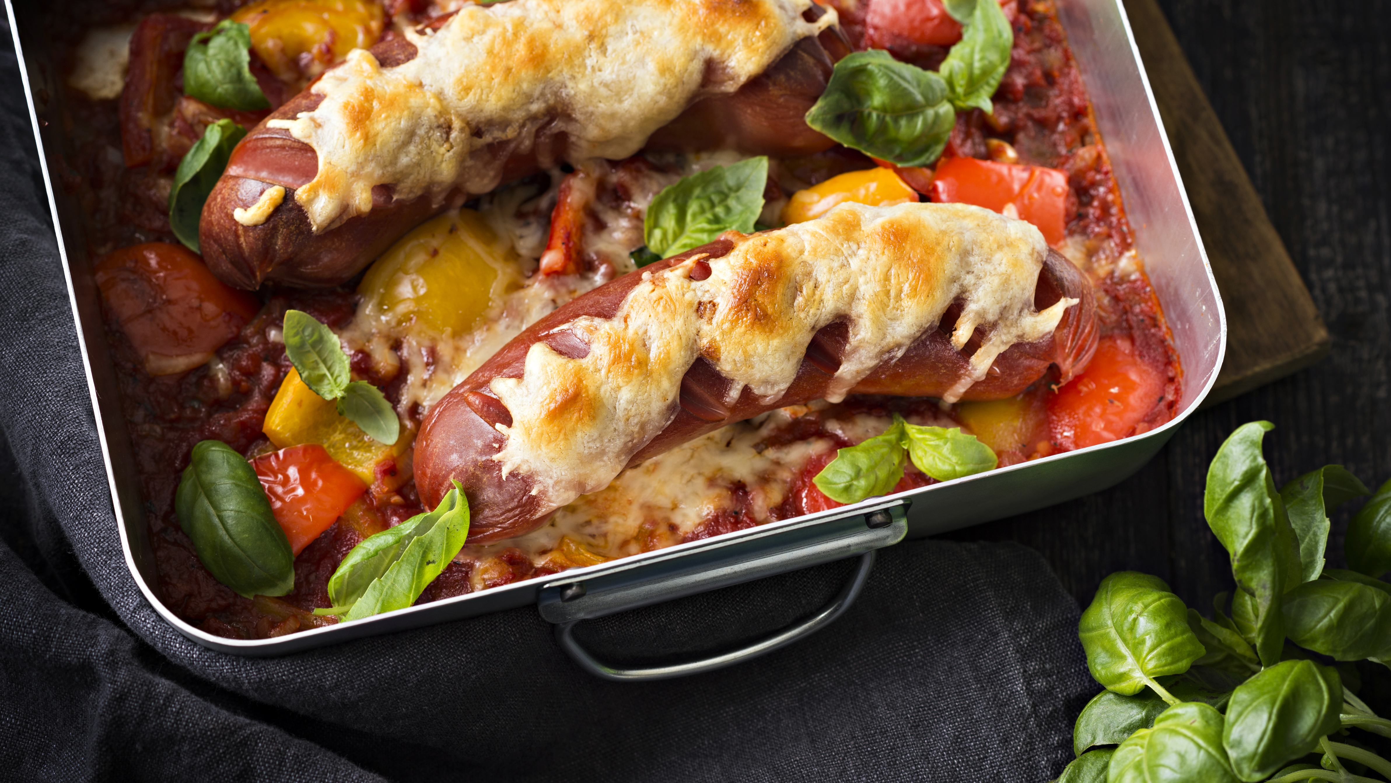 Tomaattinen uunimakkara