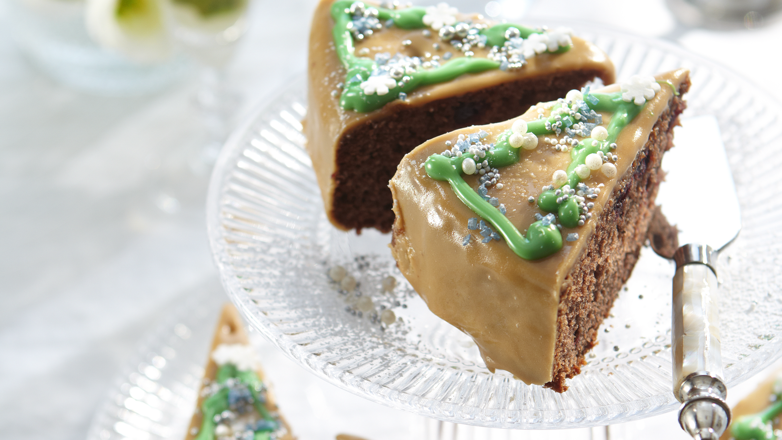 Mustaherukkaiset kuusileivokset