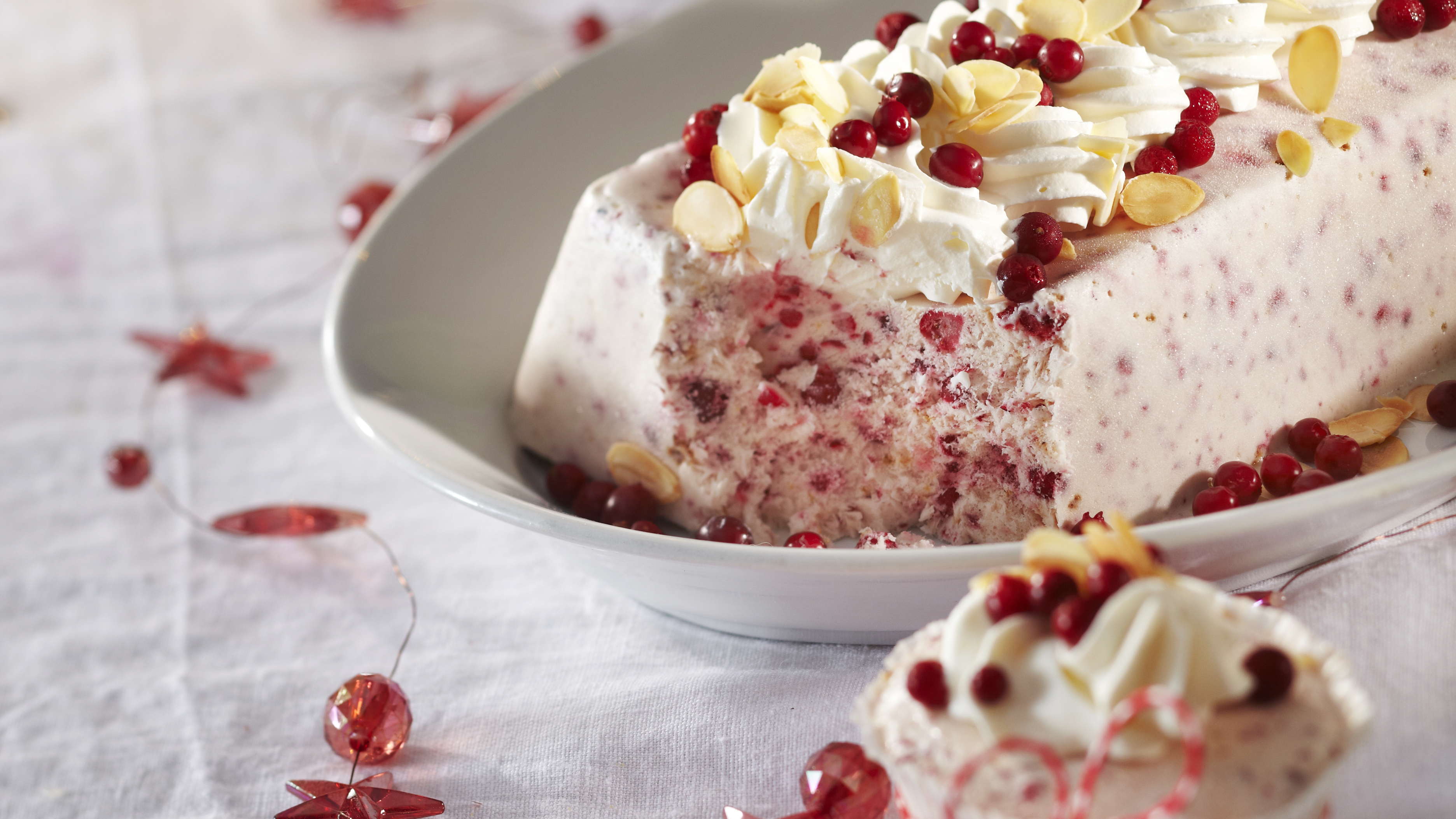 Puolukka-jogurttijäädyke