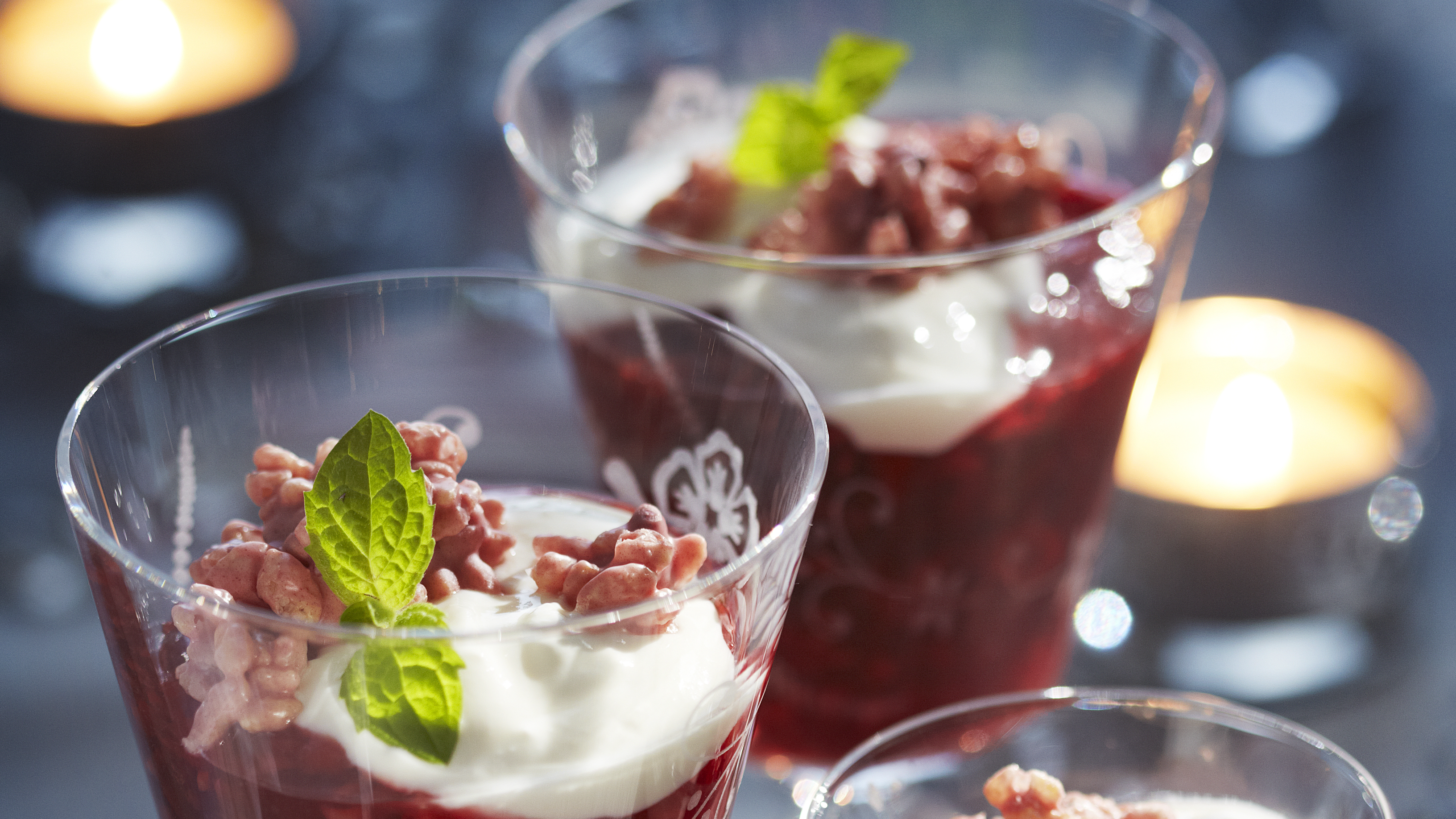 Vadelma-riisisuklaajälkiruoka