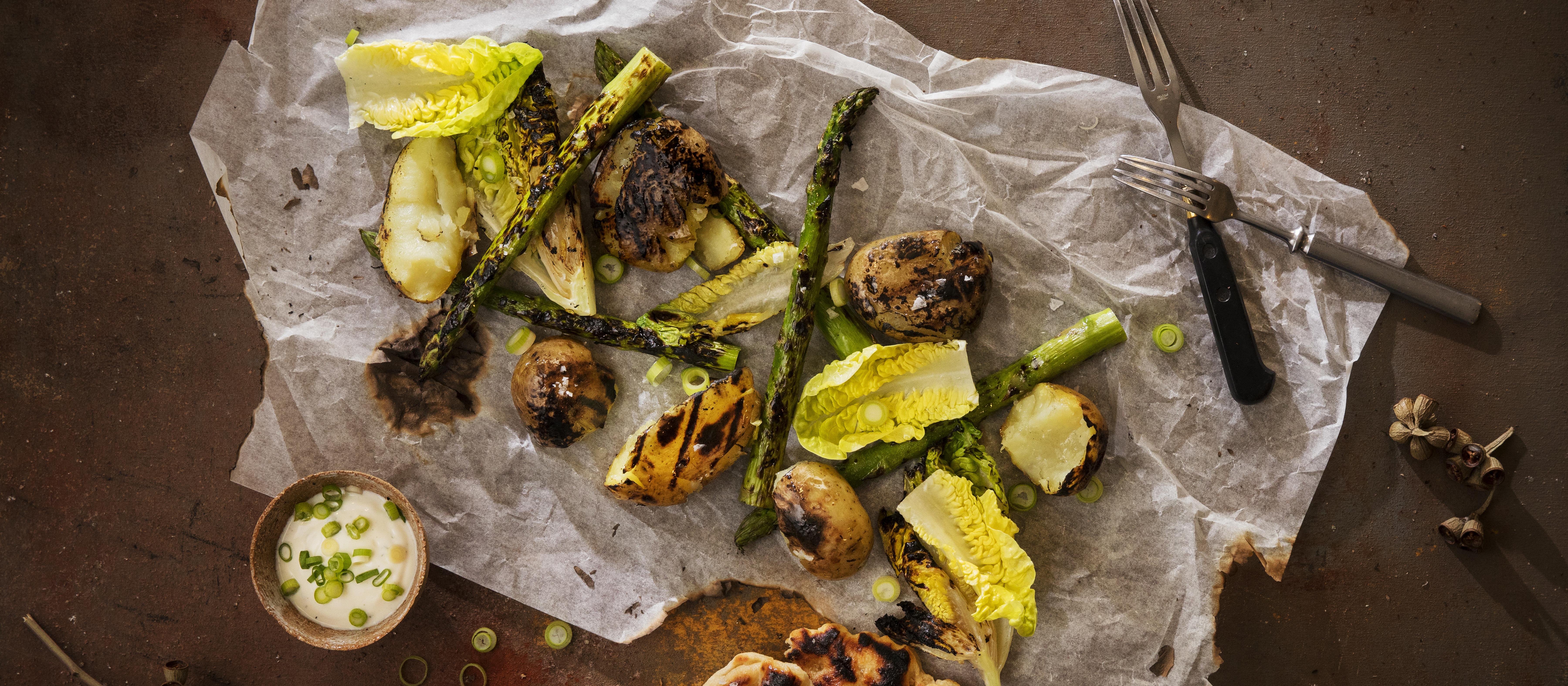 Grillattu peruna-parsasalaatti