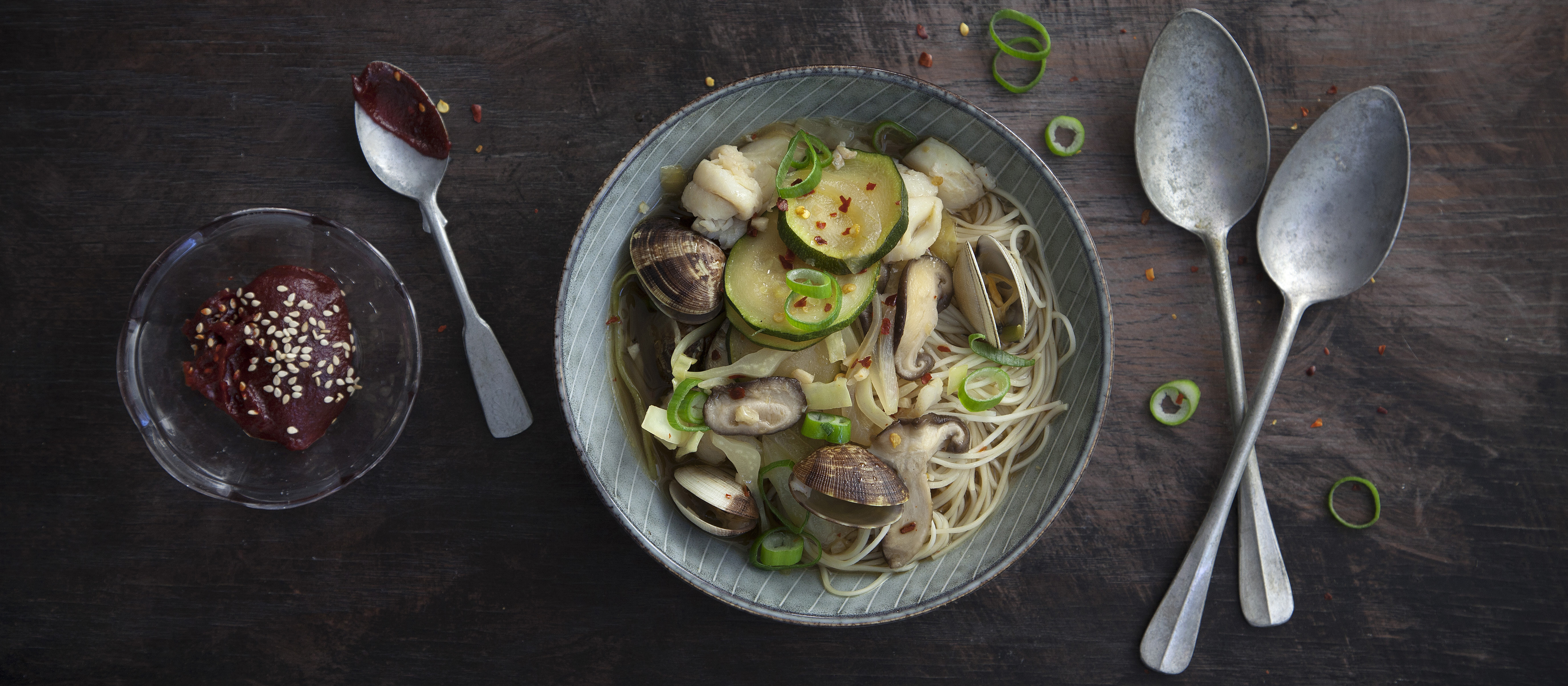 Jjamppong eli tulinen kala-nuudelikeitto