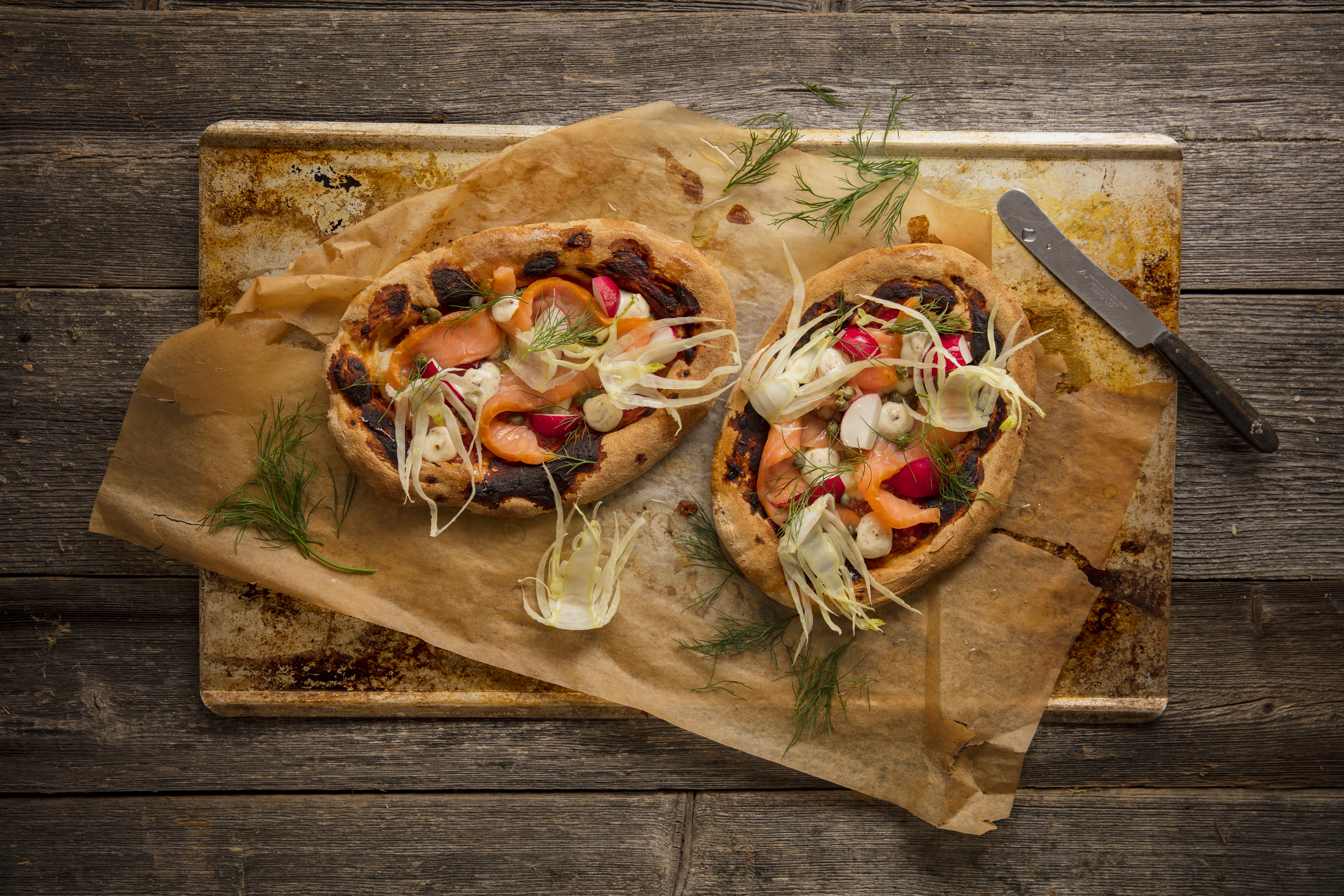 Kylmäsavulohi-fenkolipizza