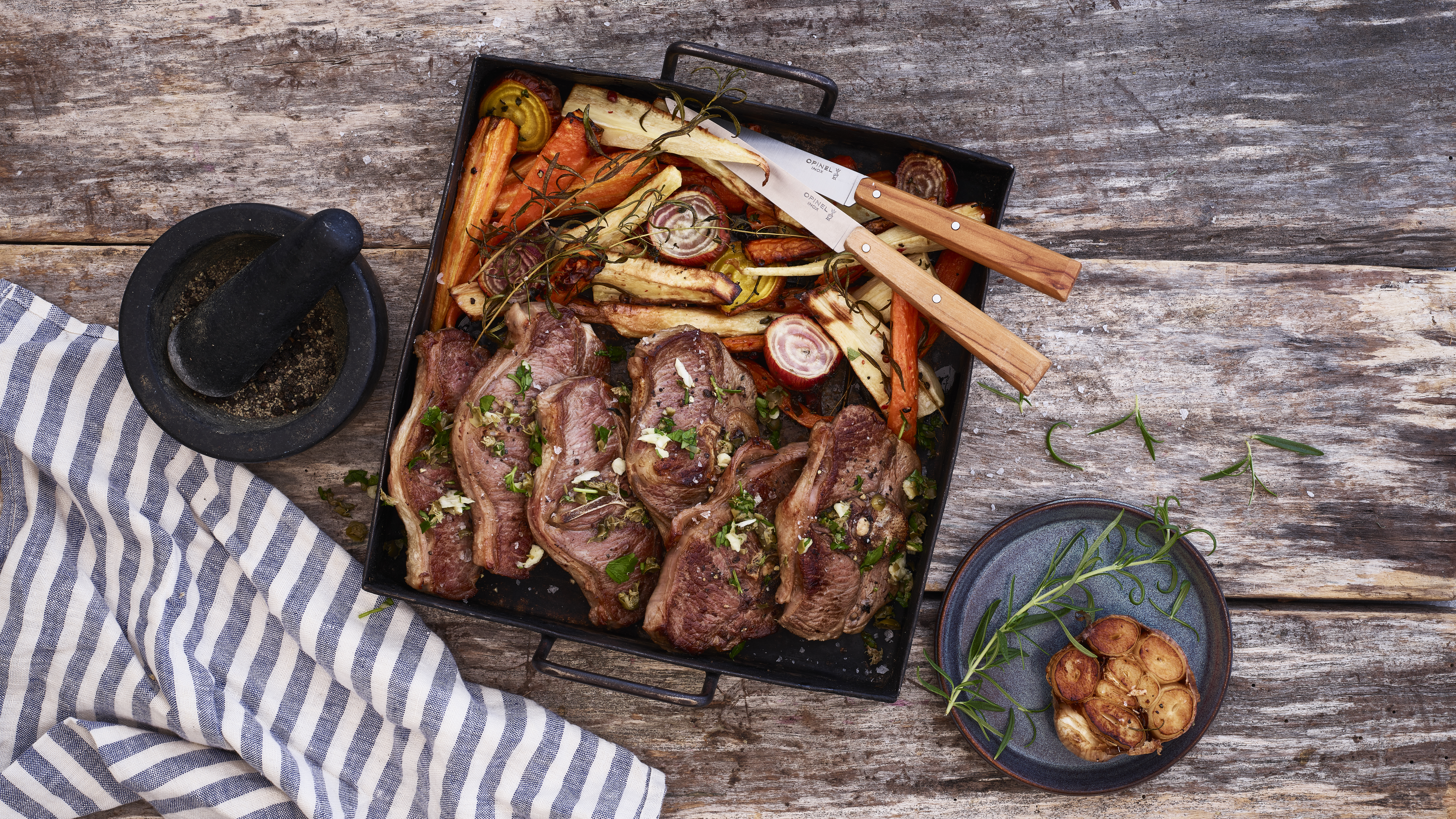 Karitsan parikyljykset ja yrtti-kaprisseos