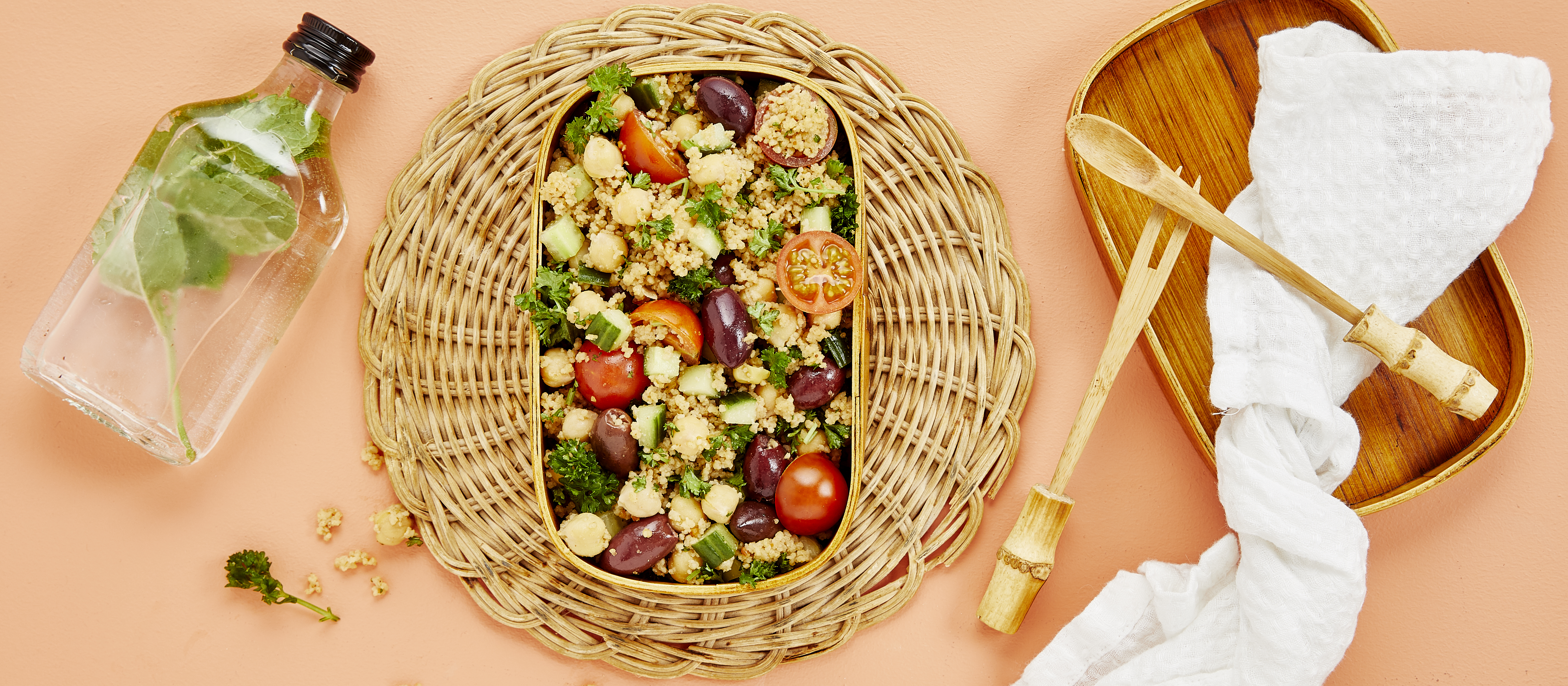 Kikherne-couscoussalaatti