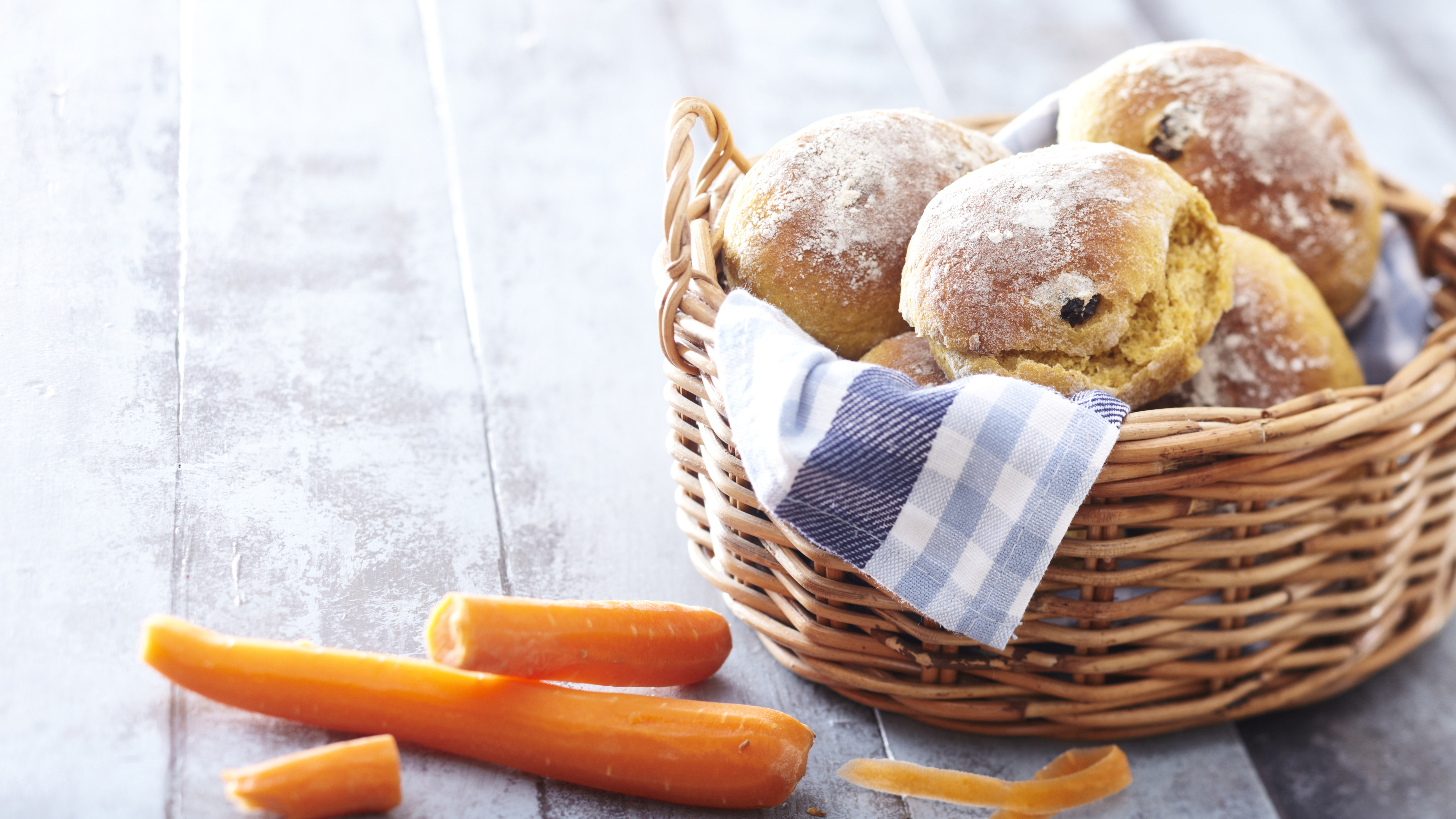 Muhevat porkkanasämpylät