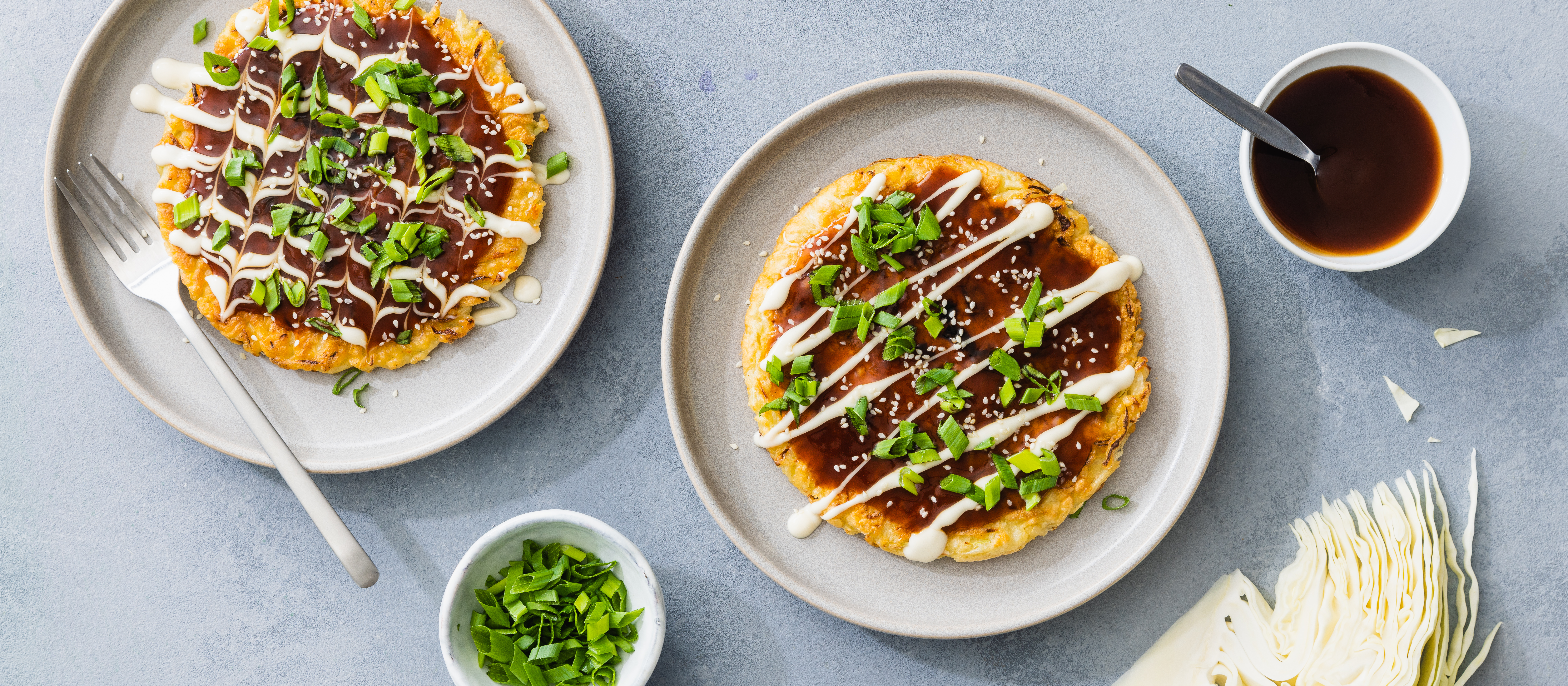 Okonomiyaki eli japanilainen kaalipannukakku