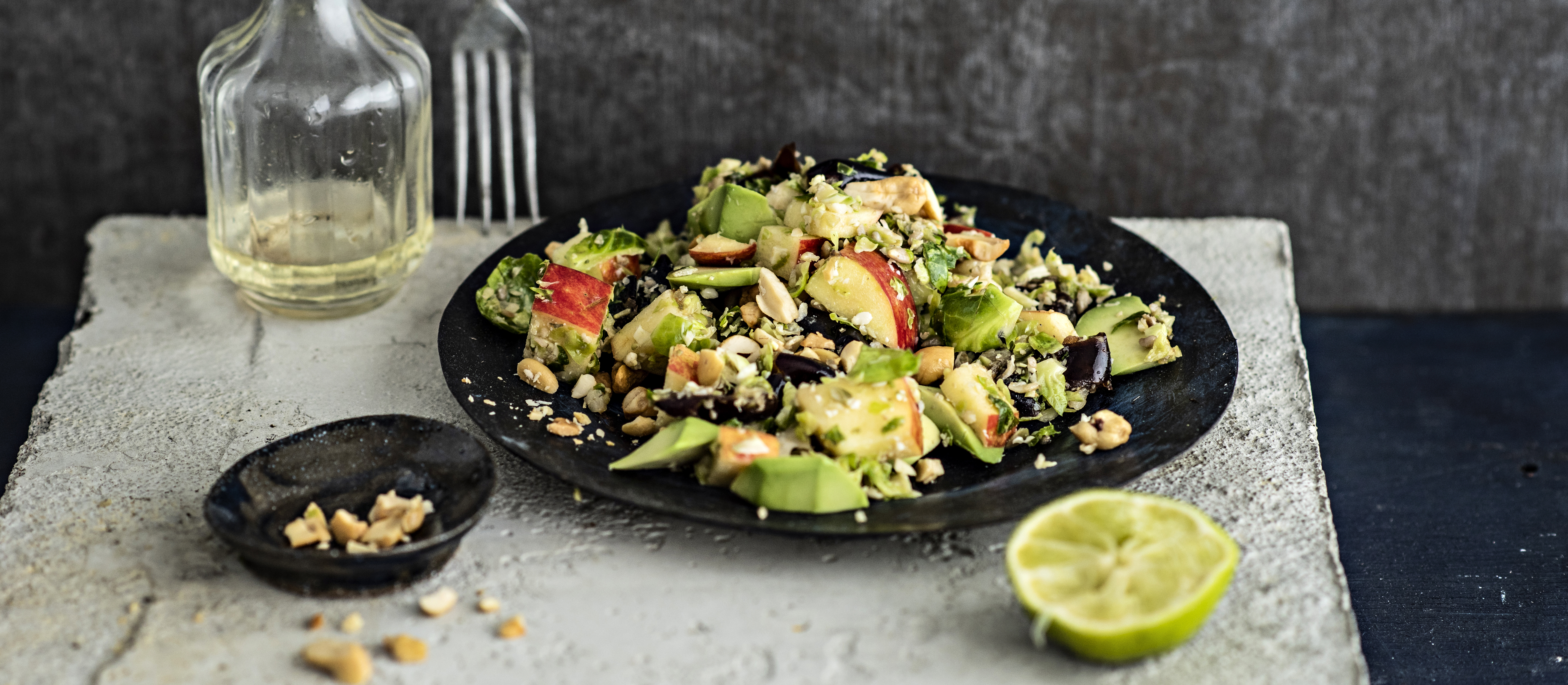 Hedelmäinen ruusukaalisalaatti