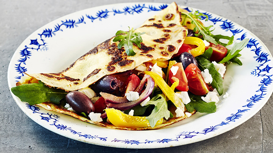 Letut ja lämmin fetasalaatti