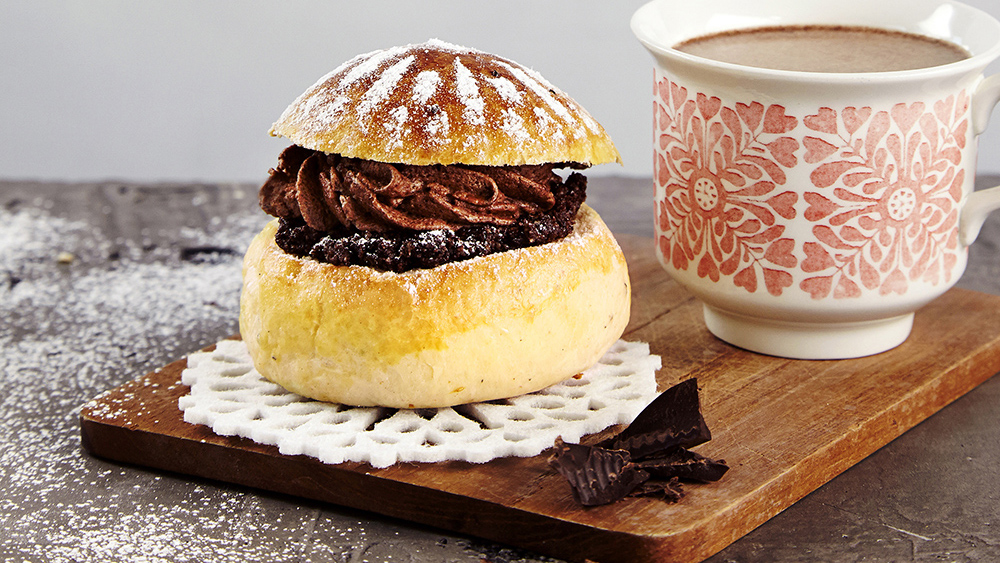 Suklaiset laskiaispullat