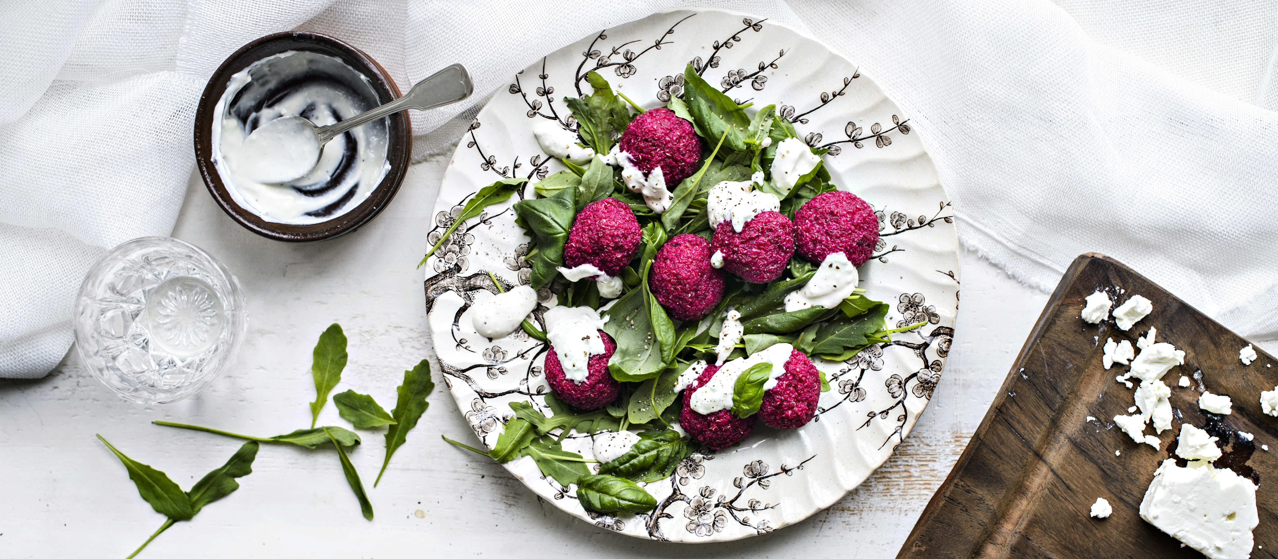 Kvinoa-punajuuripyörykät