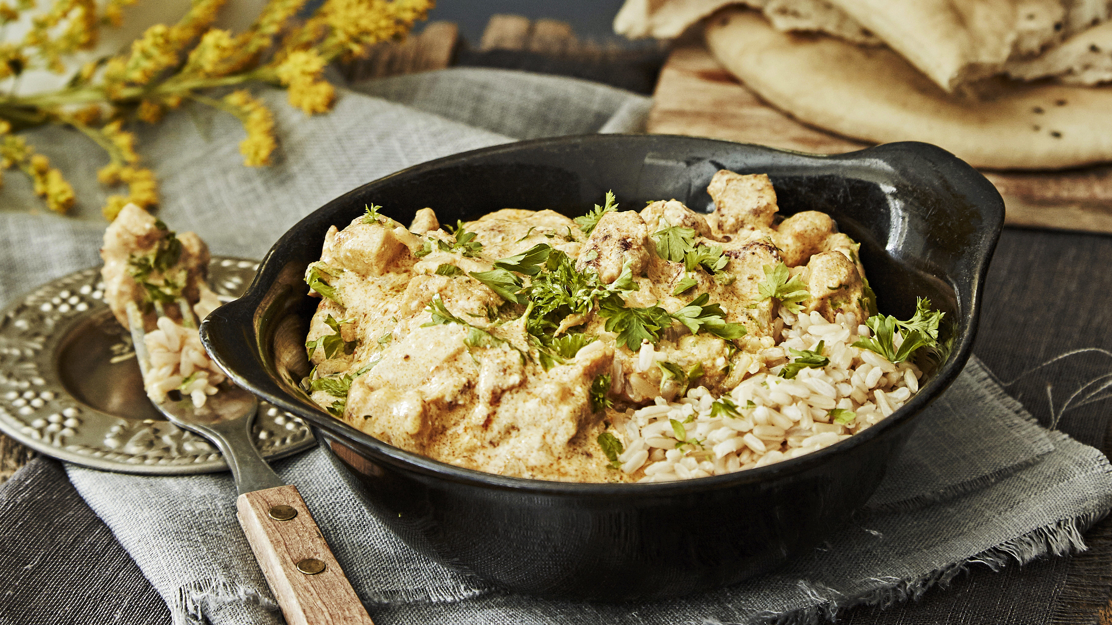 Hedelmäinen curry-kanakastike