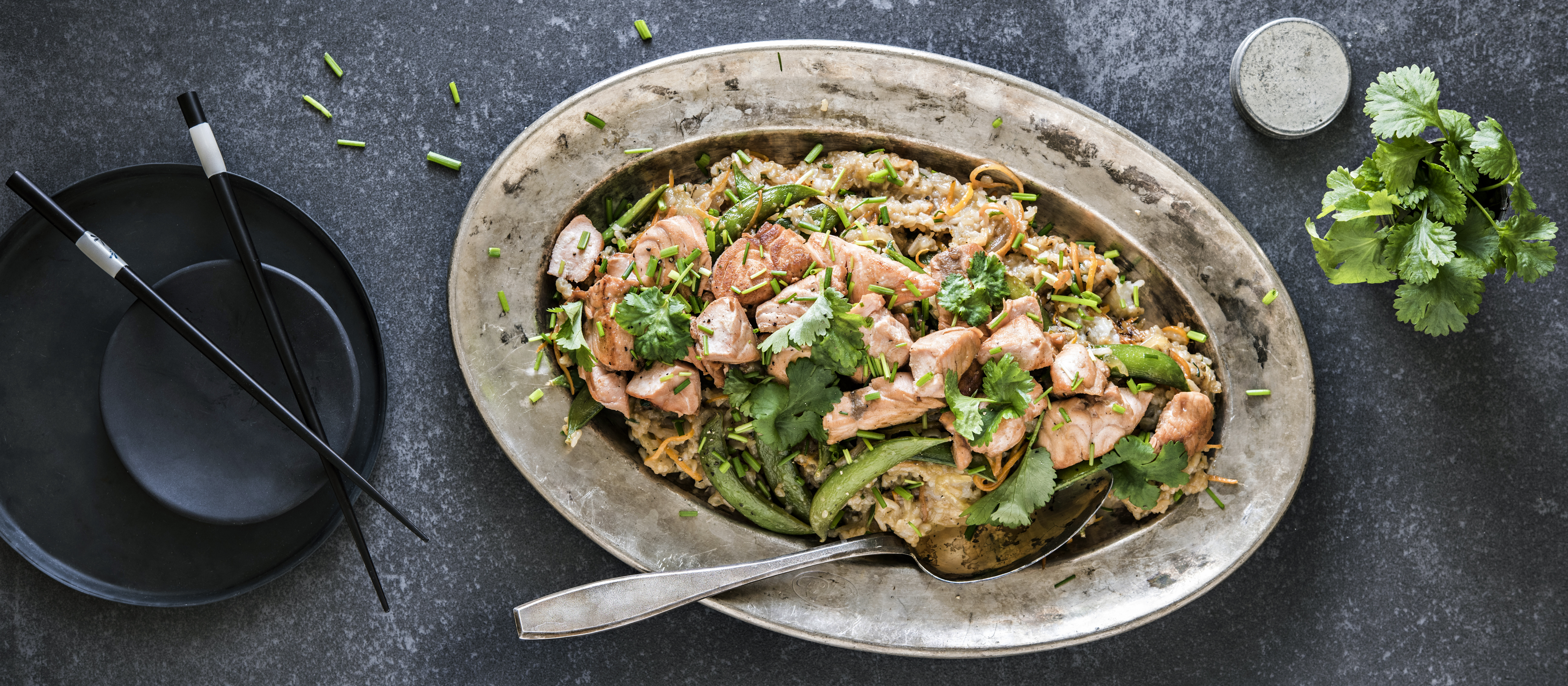 Teriyakilohta ja paistettua riisiä