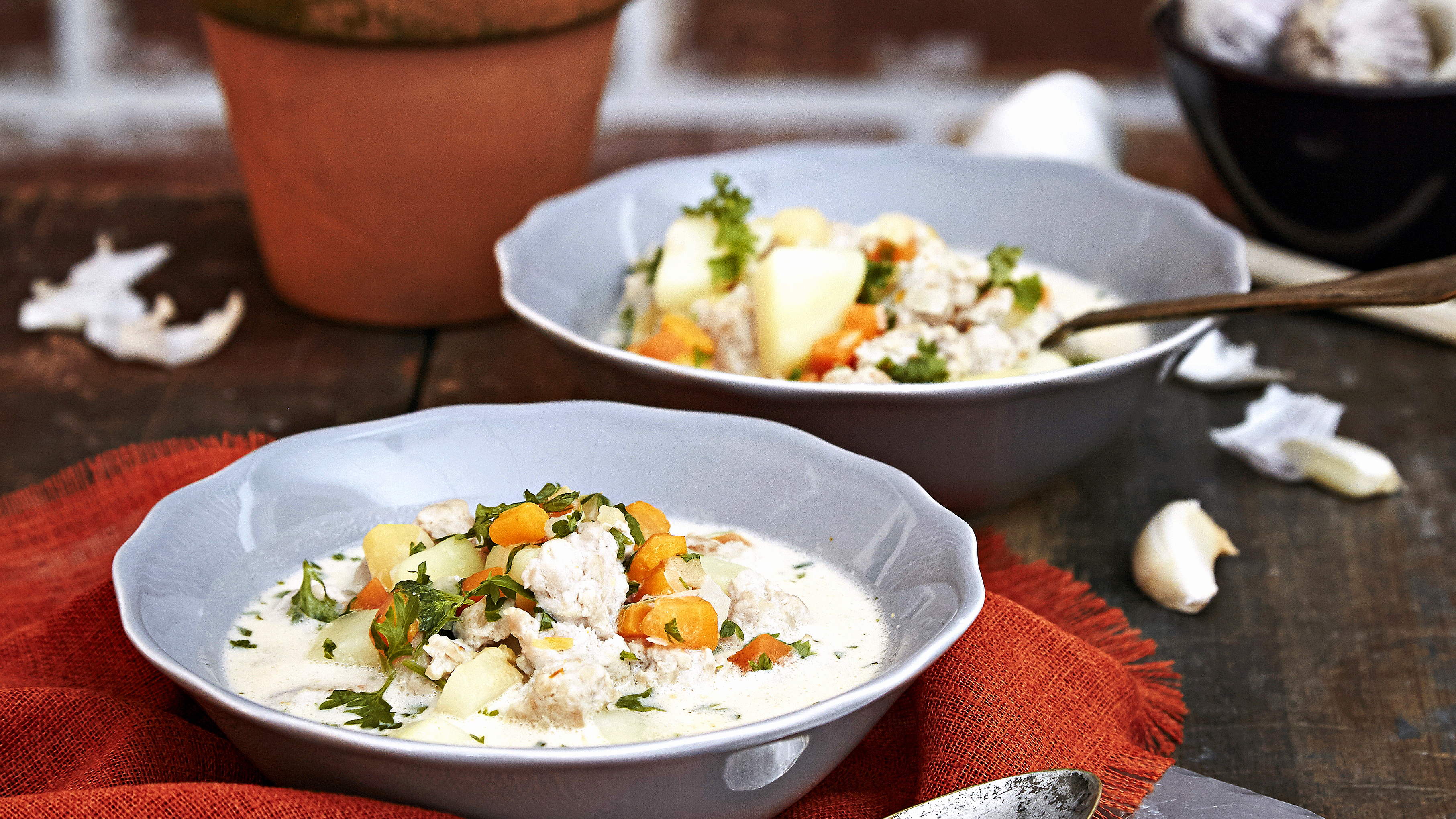 Broilerinjauhelihakeitto