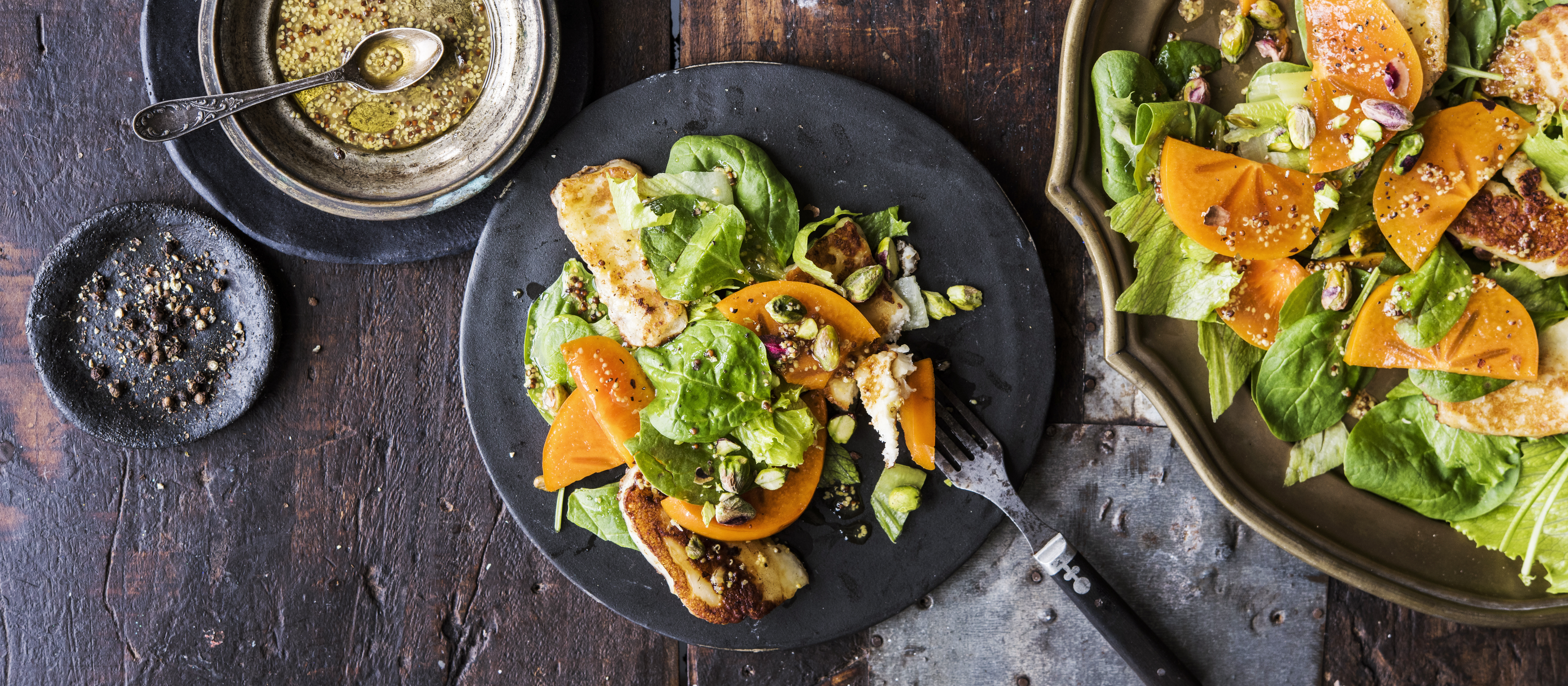 Persimon-juustosalaatti