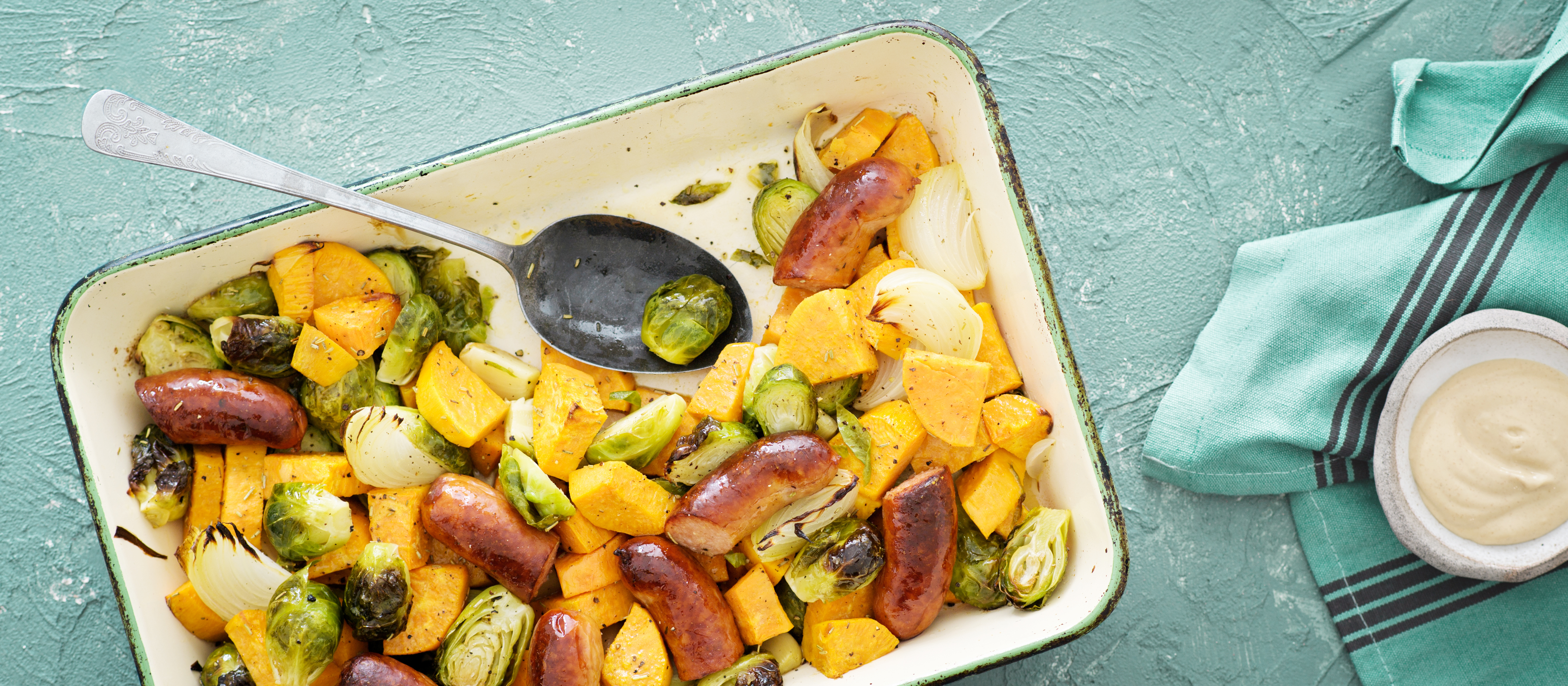 Makkara-ruusukaalivuoka