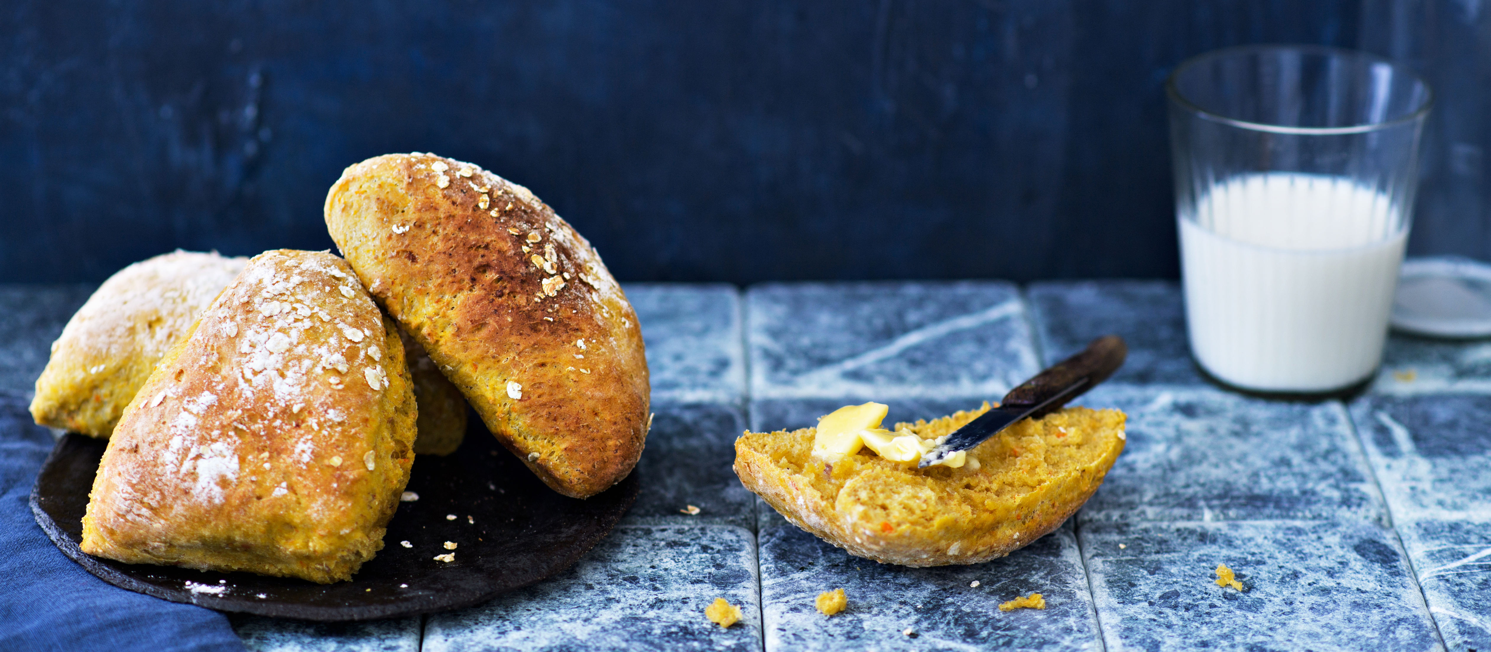 Kauraiset porkkanalaatikkosämpylät