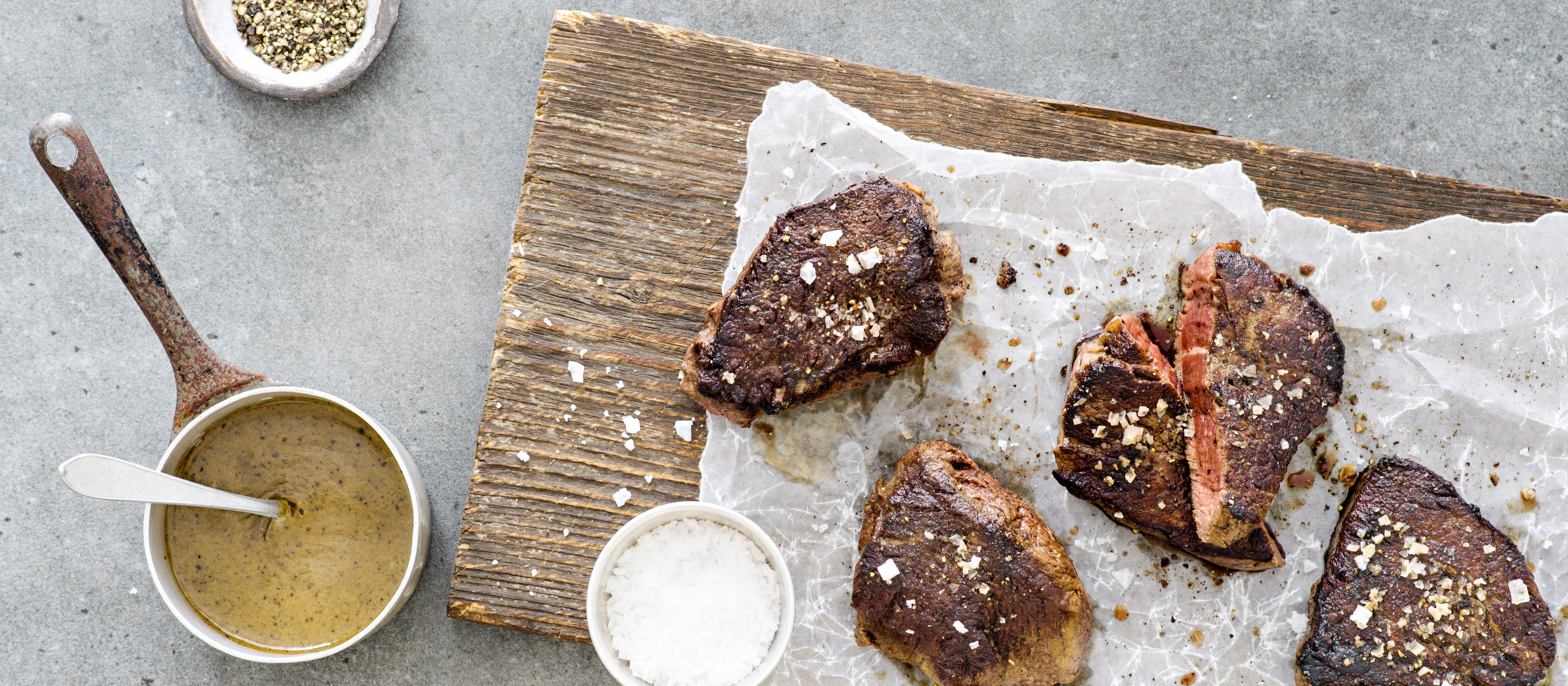 Naudan pihvi ja pippurikastike