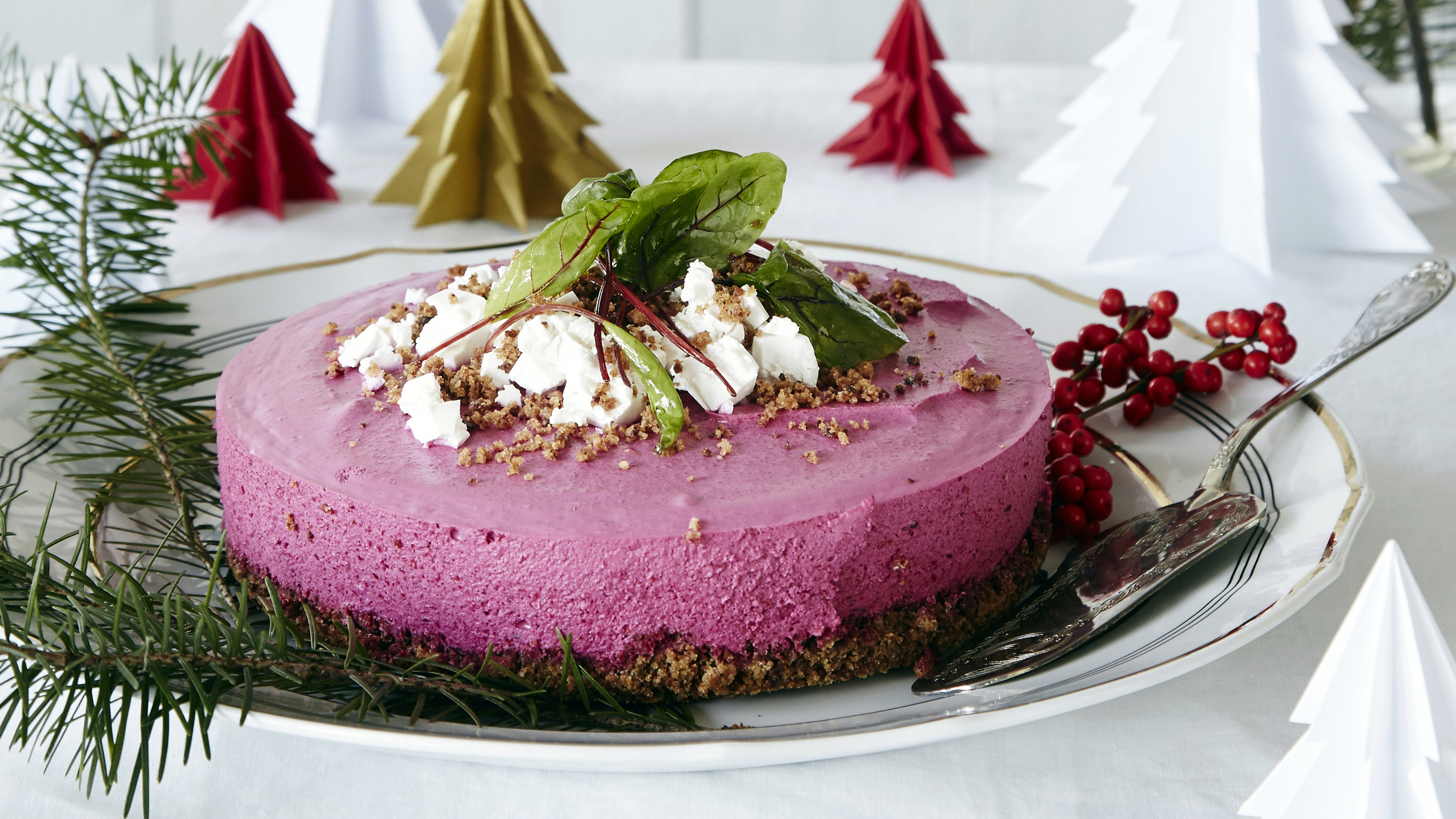 Punajuuri-vuohenjuustokakku