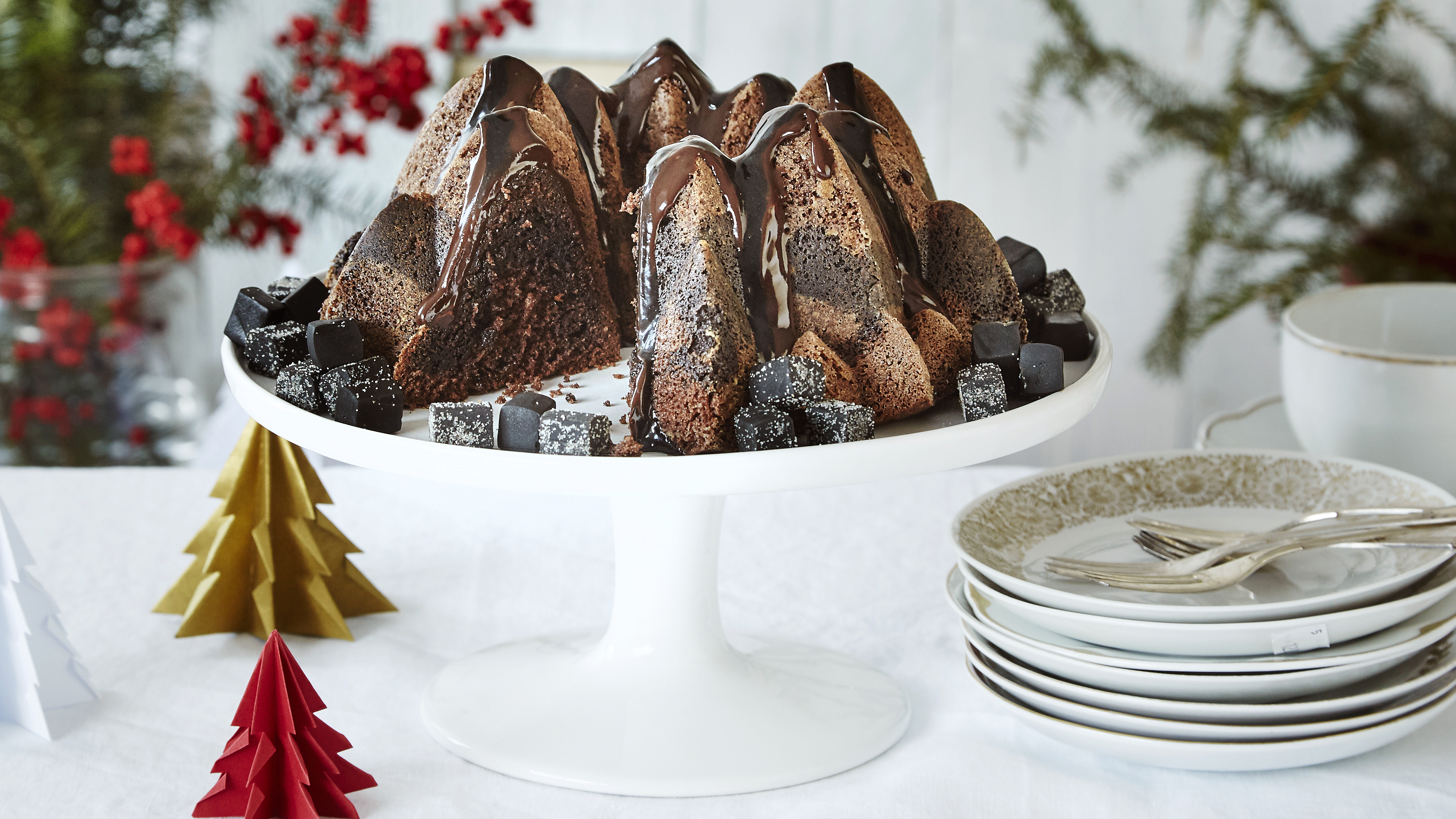 Suklaa-lakutiikerikakku