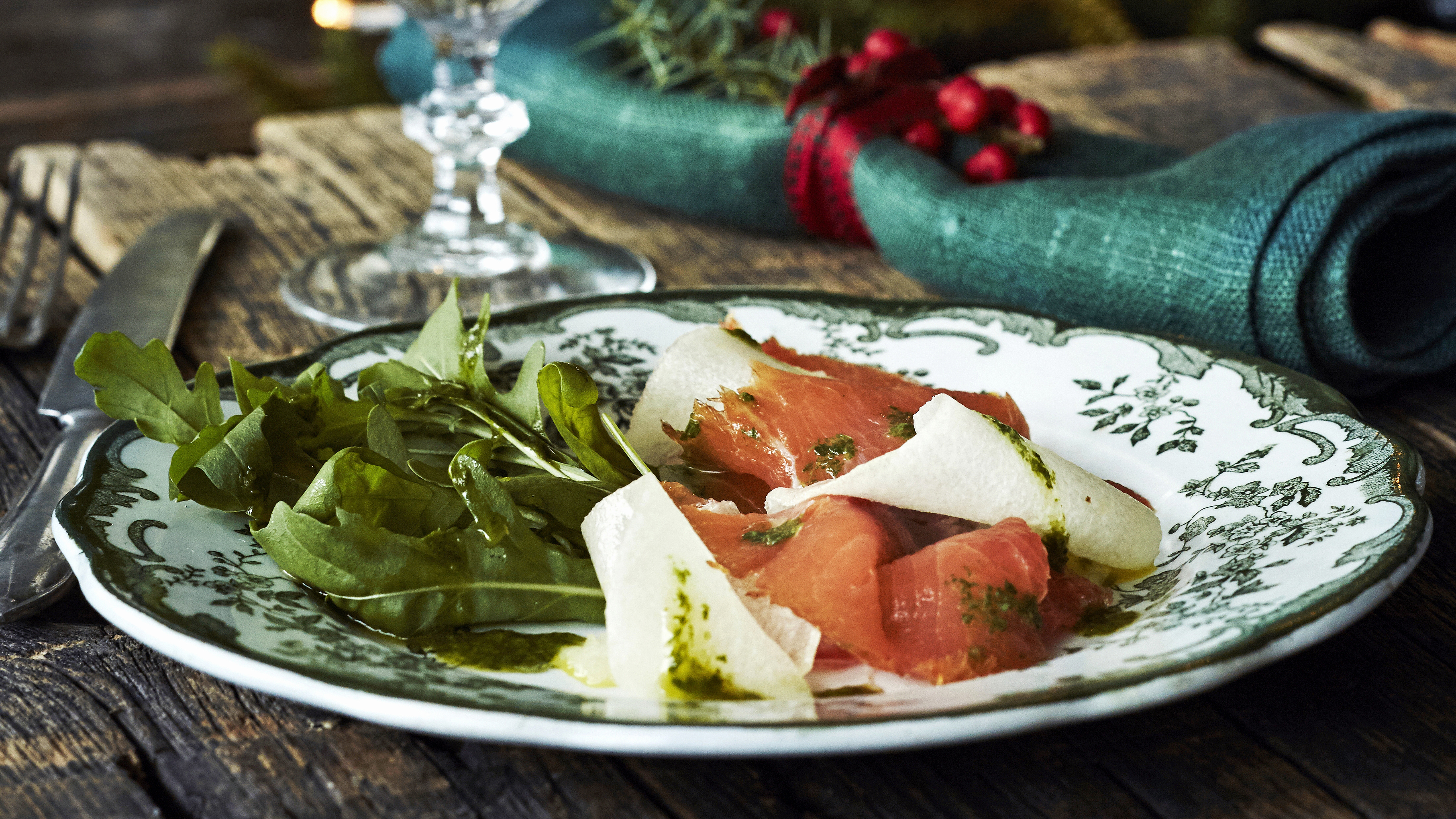 Päärynä-kylmäsavulohisalaatti