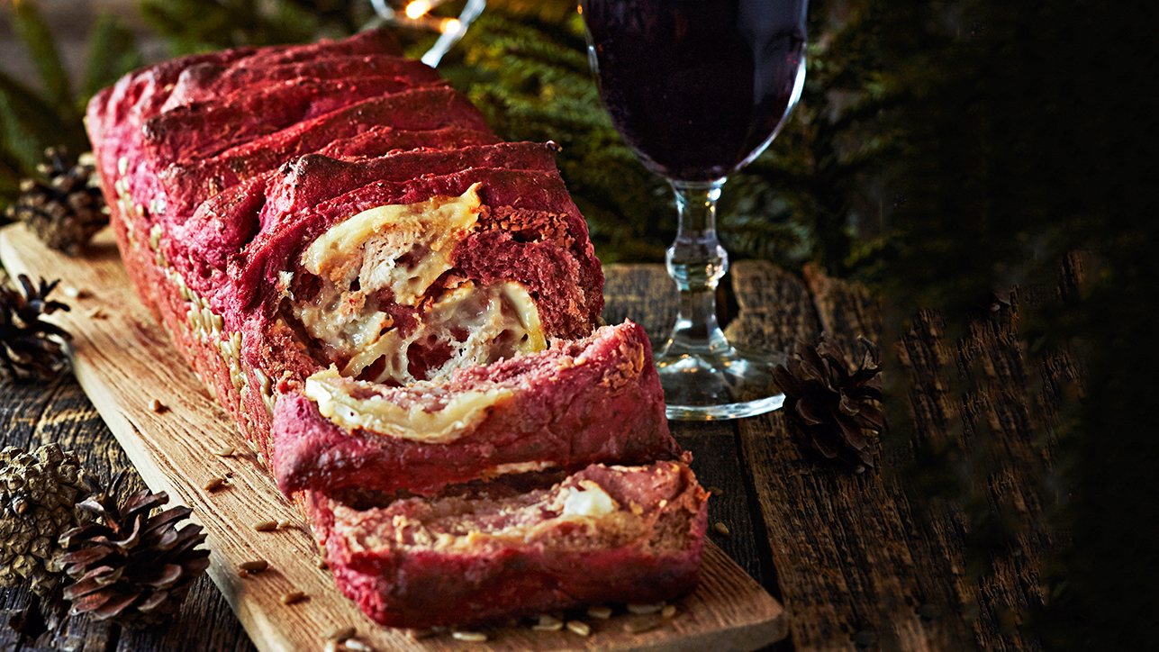 Revitty punajuurileipä eli pulled bread