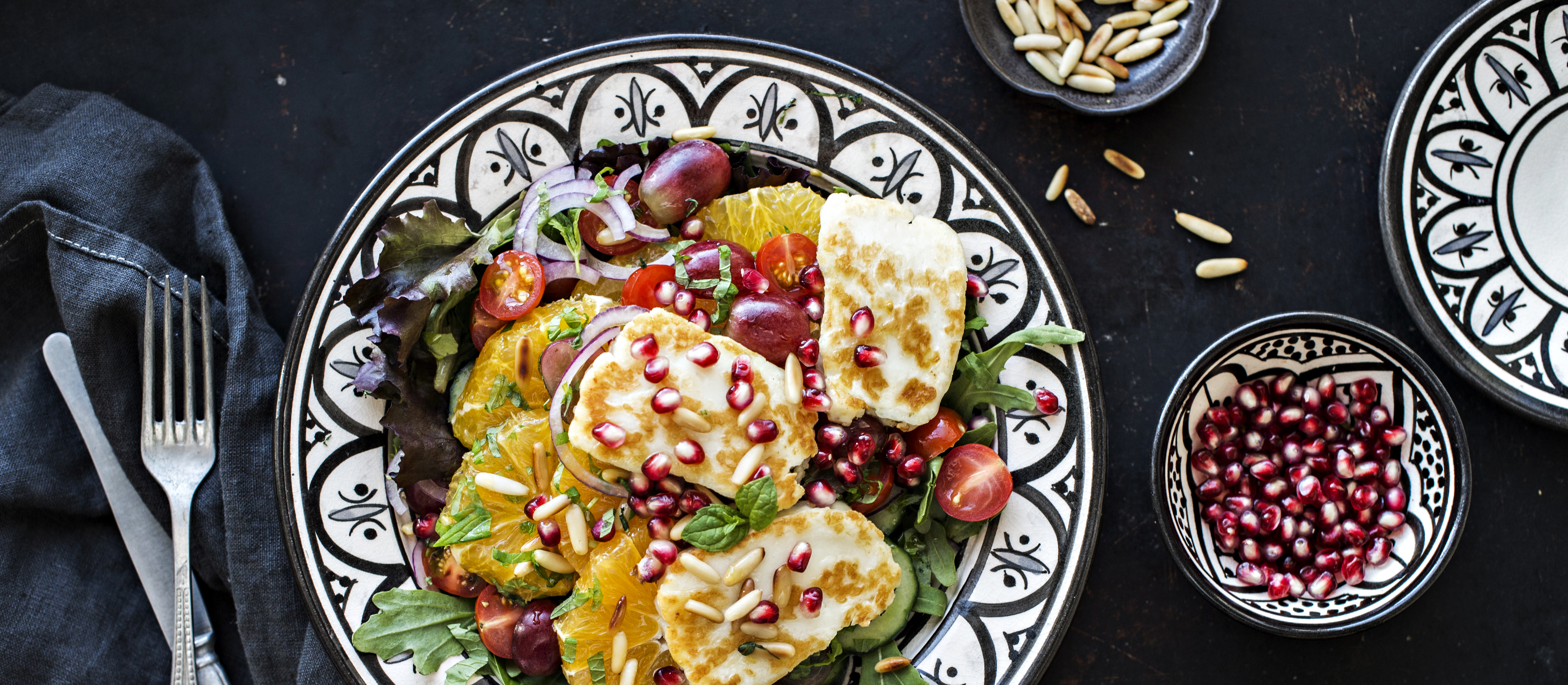 Appelsiini-halloumisalaatti