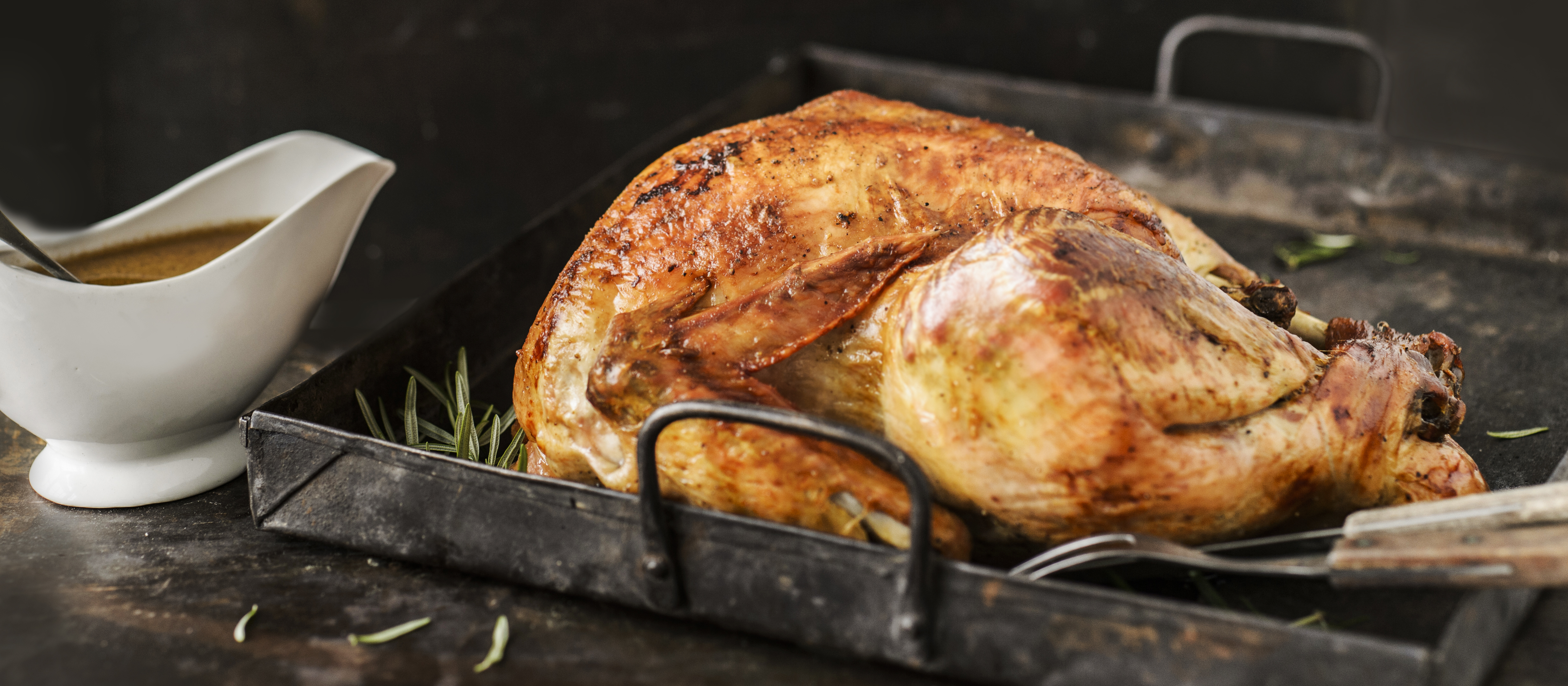 Täytetty kalkkuna ja omena-luumukastike