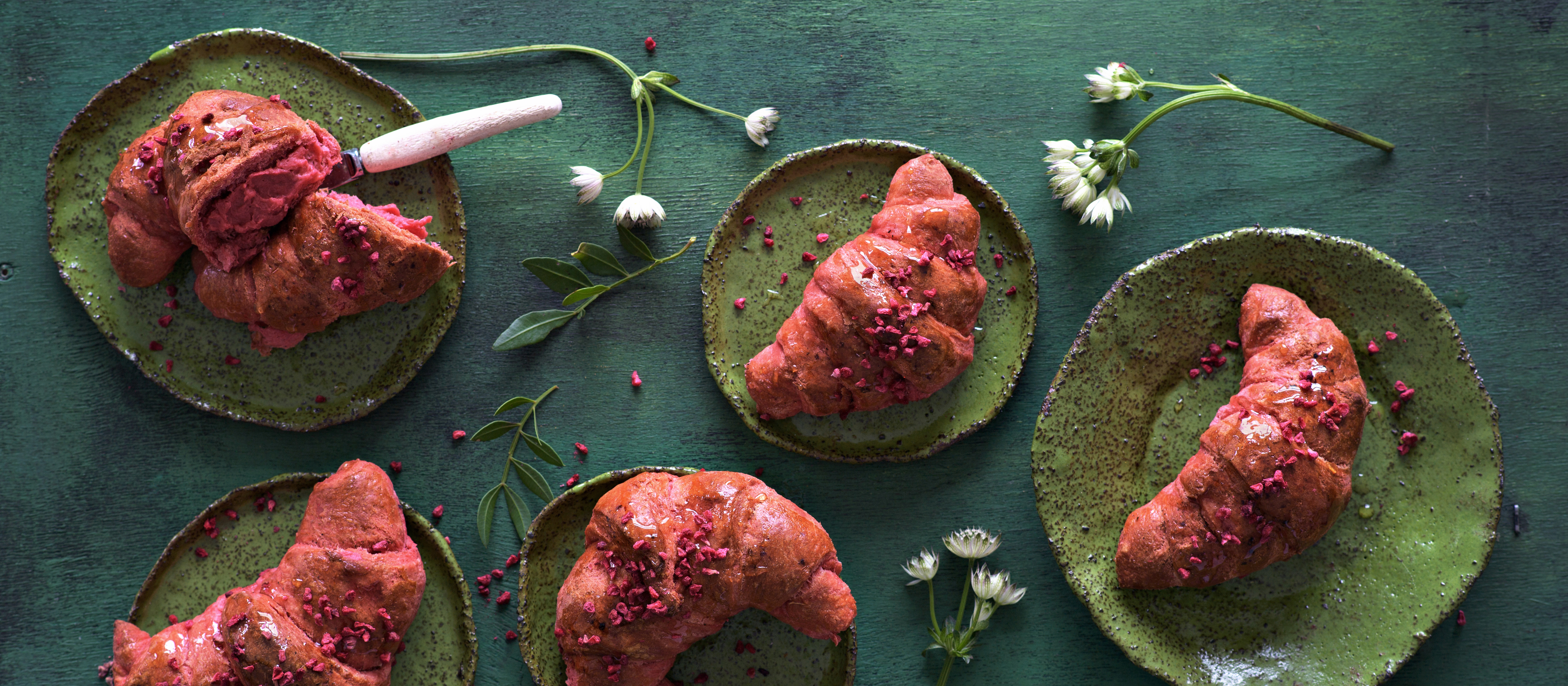 Red velvet croissantit