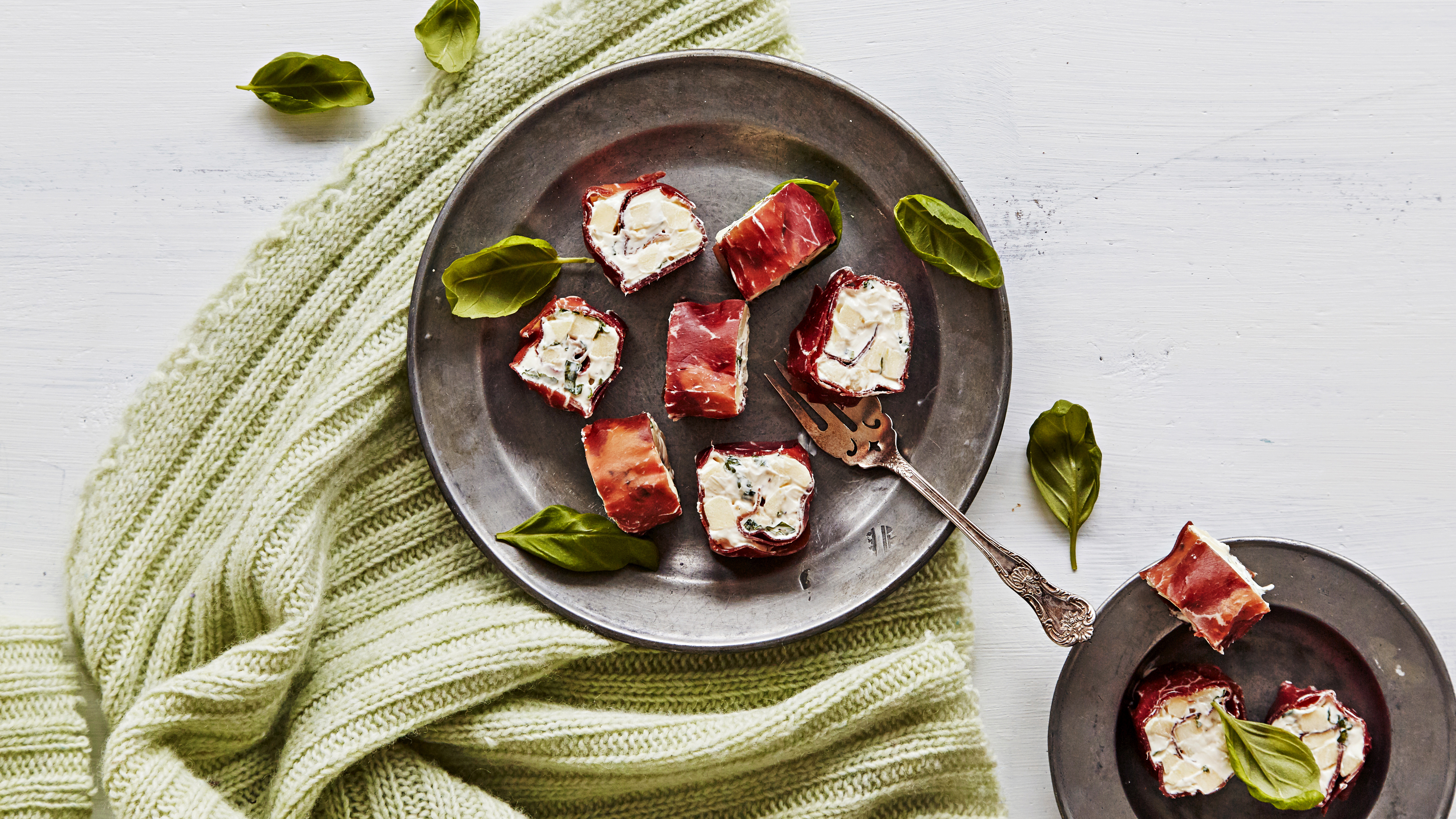 Tuorejuustotäytteinen bresaolarulla