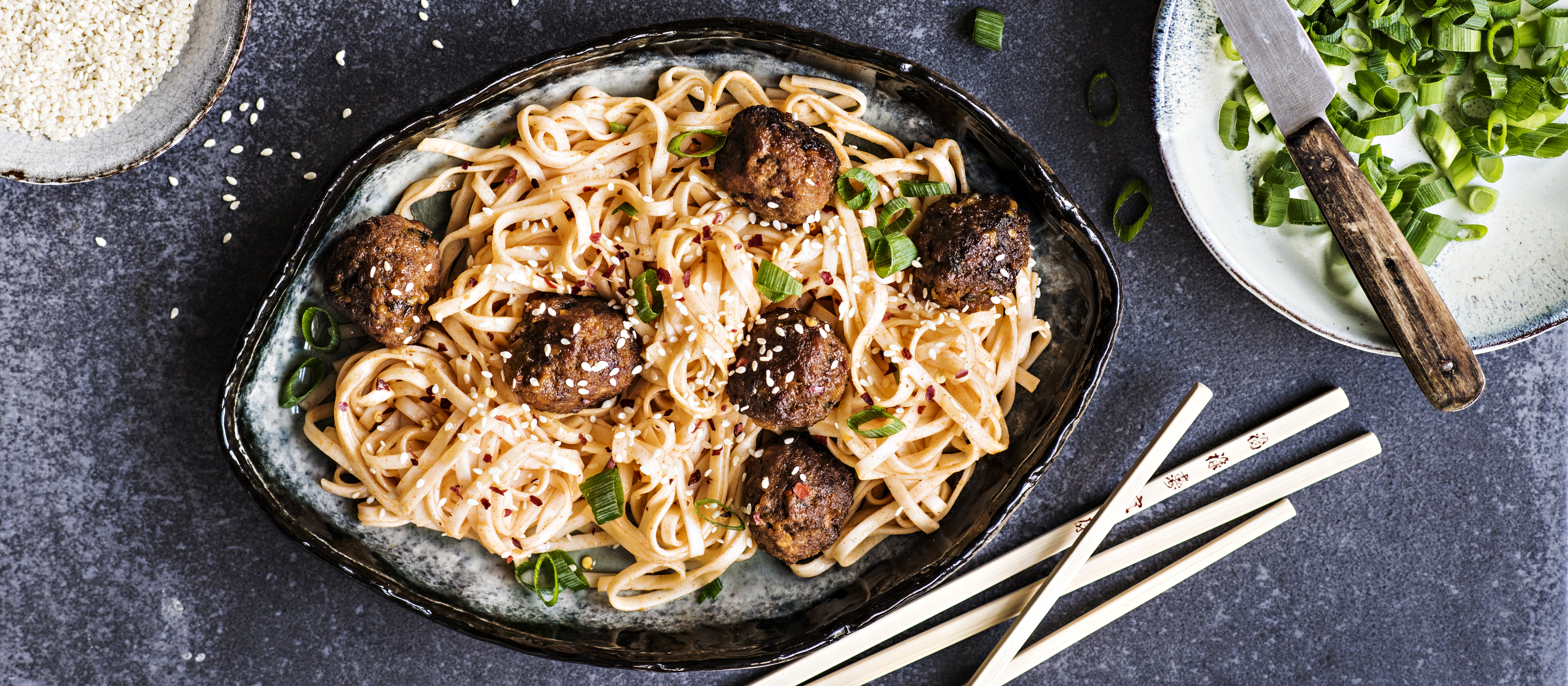 Korealaiset lihapullat ja nuudelit