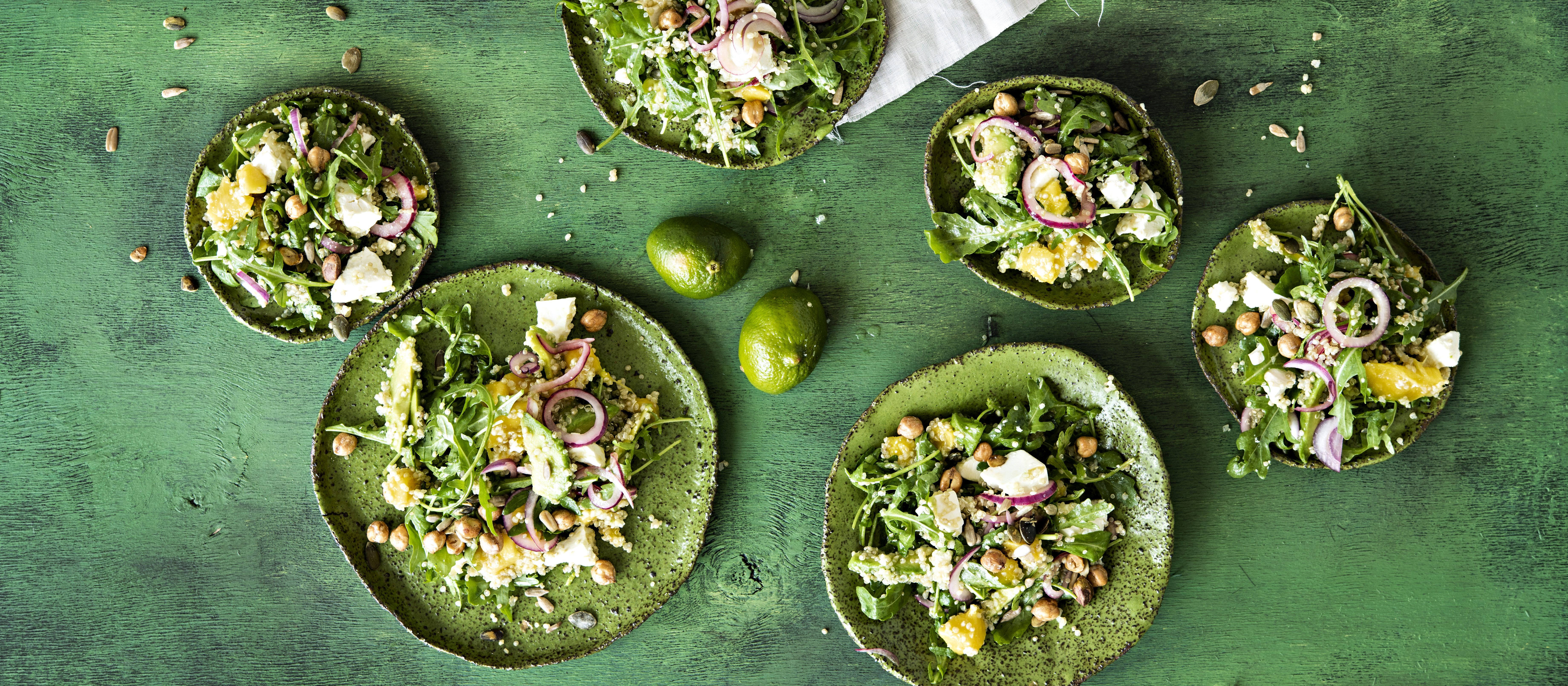 Mango-avokadosalaatti