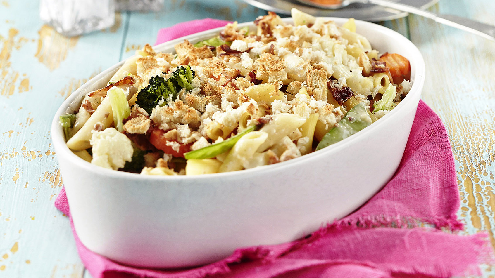 Kukkakaali-pekonipasta