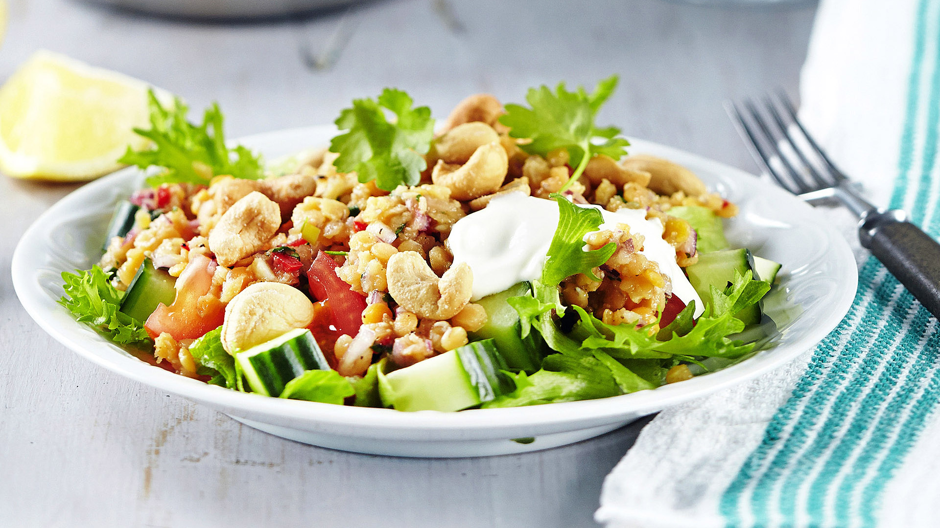 Marinoitu linssisalaatti