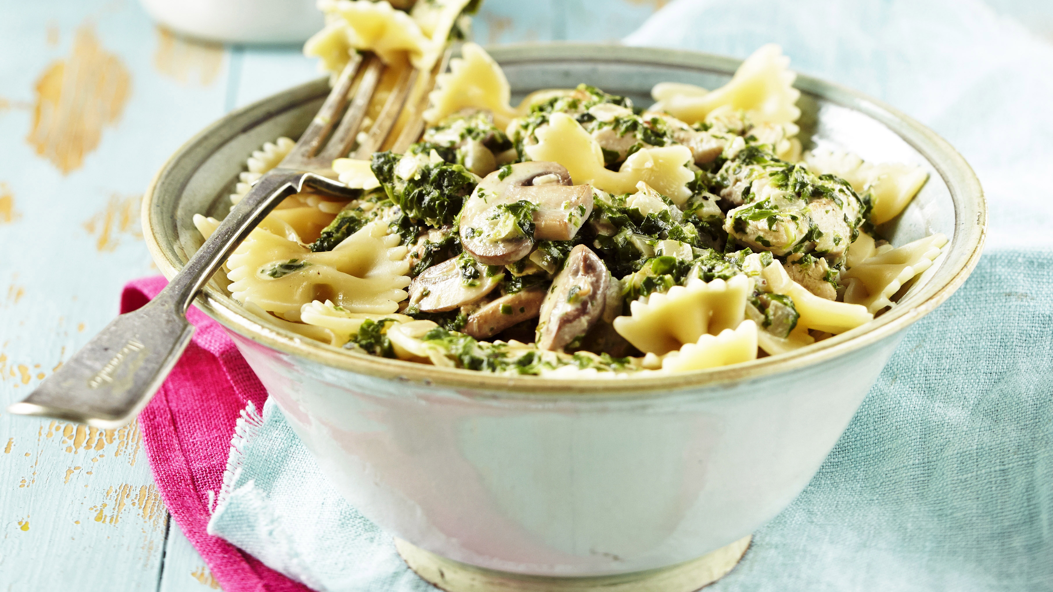 Pinaattinen kanakastike