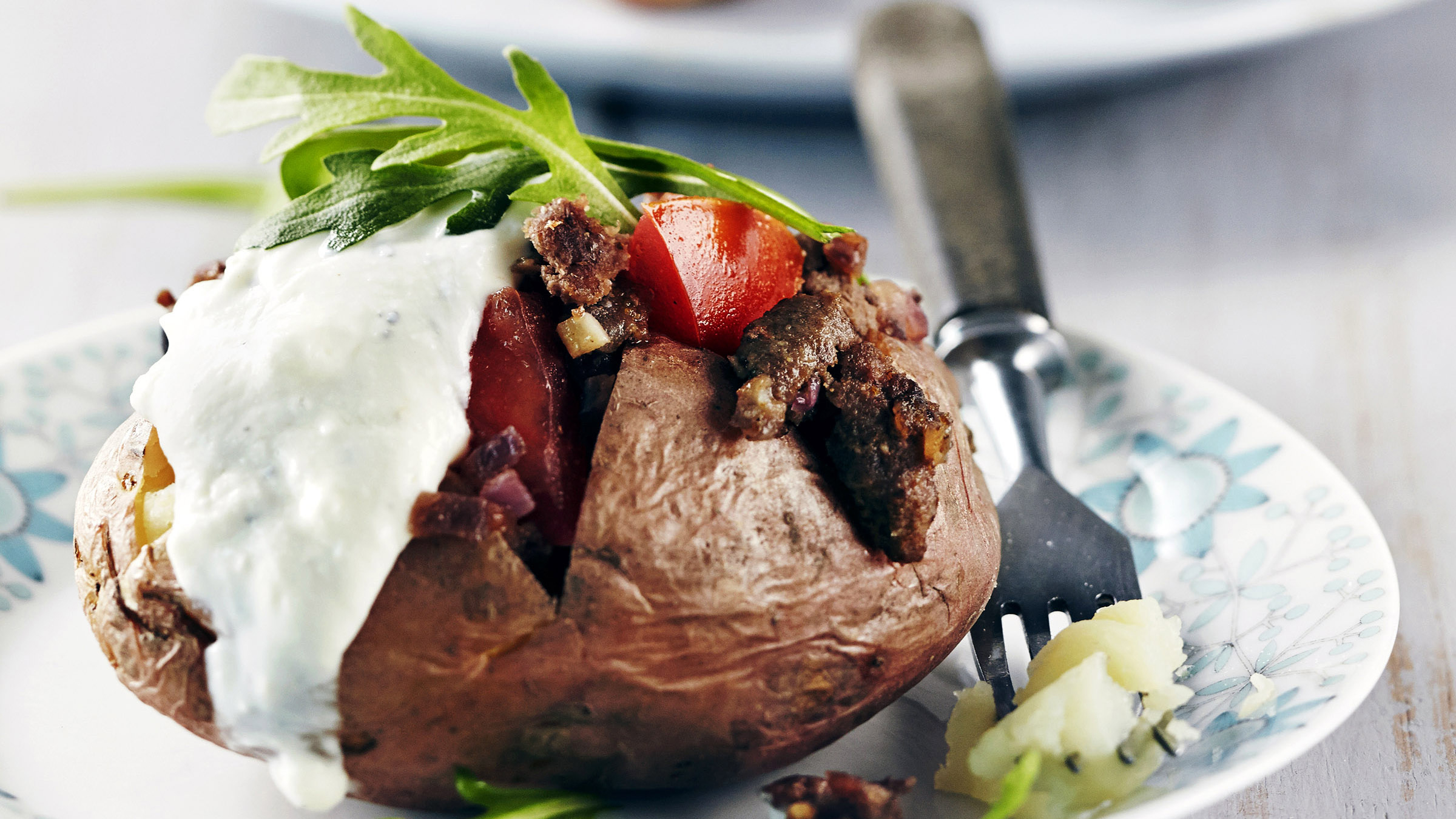 Kreikkalaiset uuniperunat lammastäytteellä