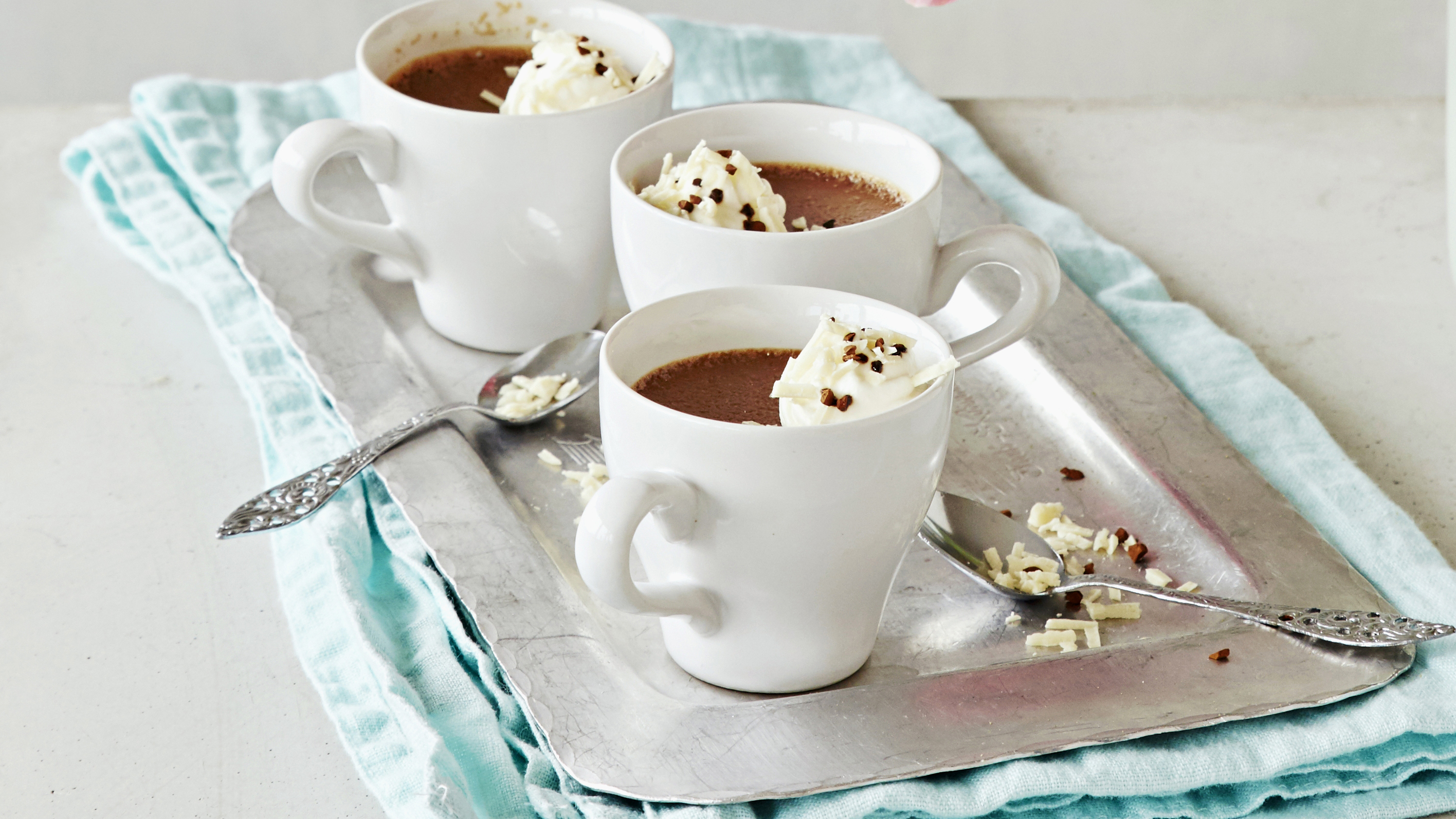 Valkosuklaa-espressovanukas