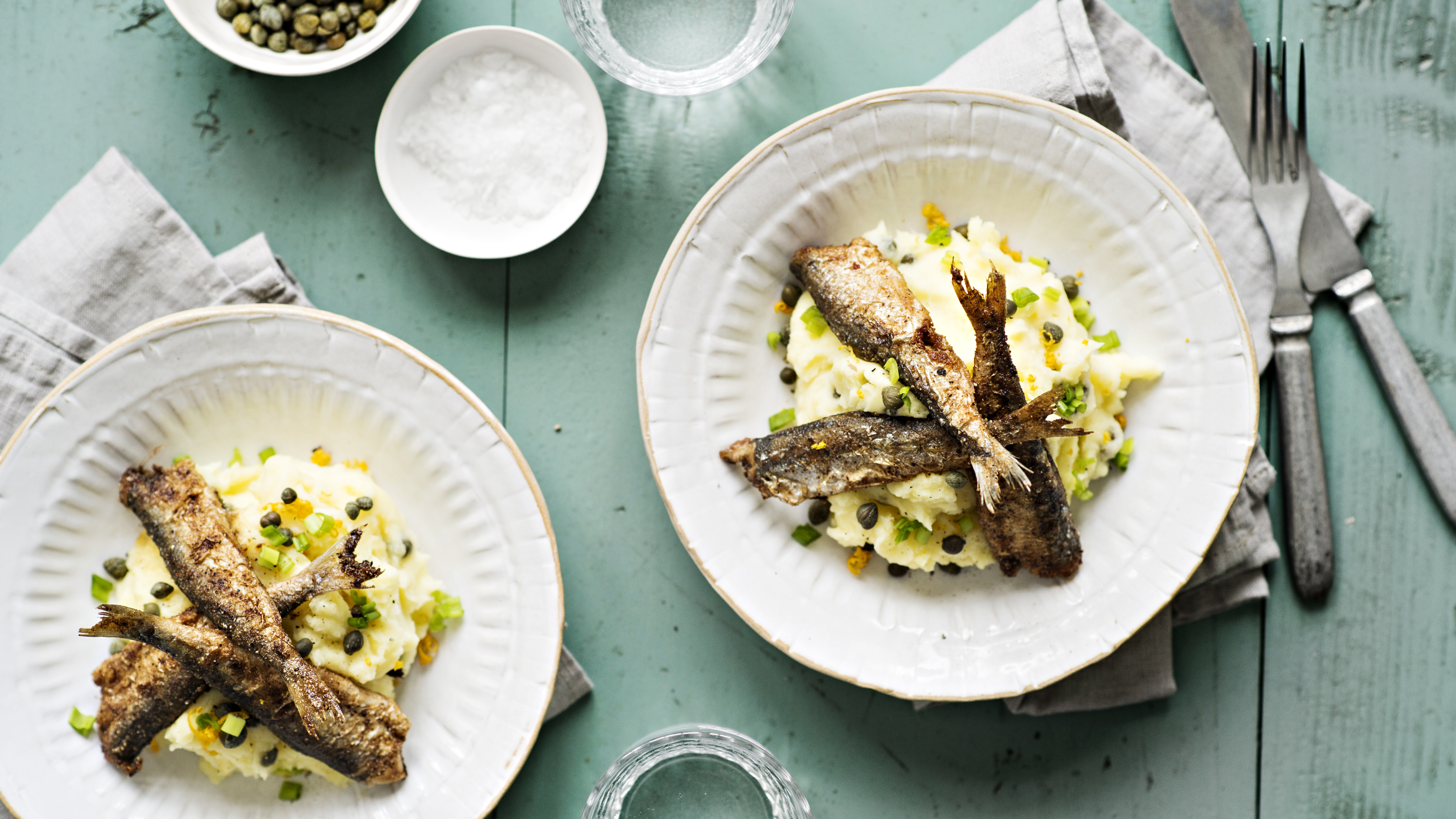 Paistetut muikut ja sitruuna-perunasose