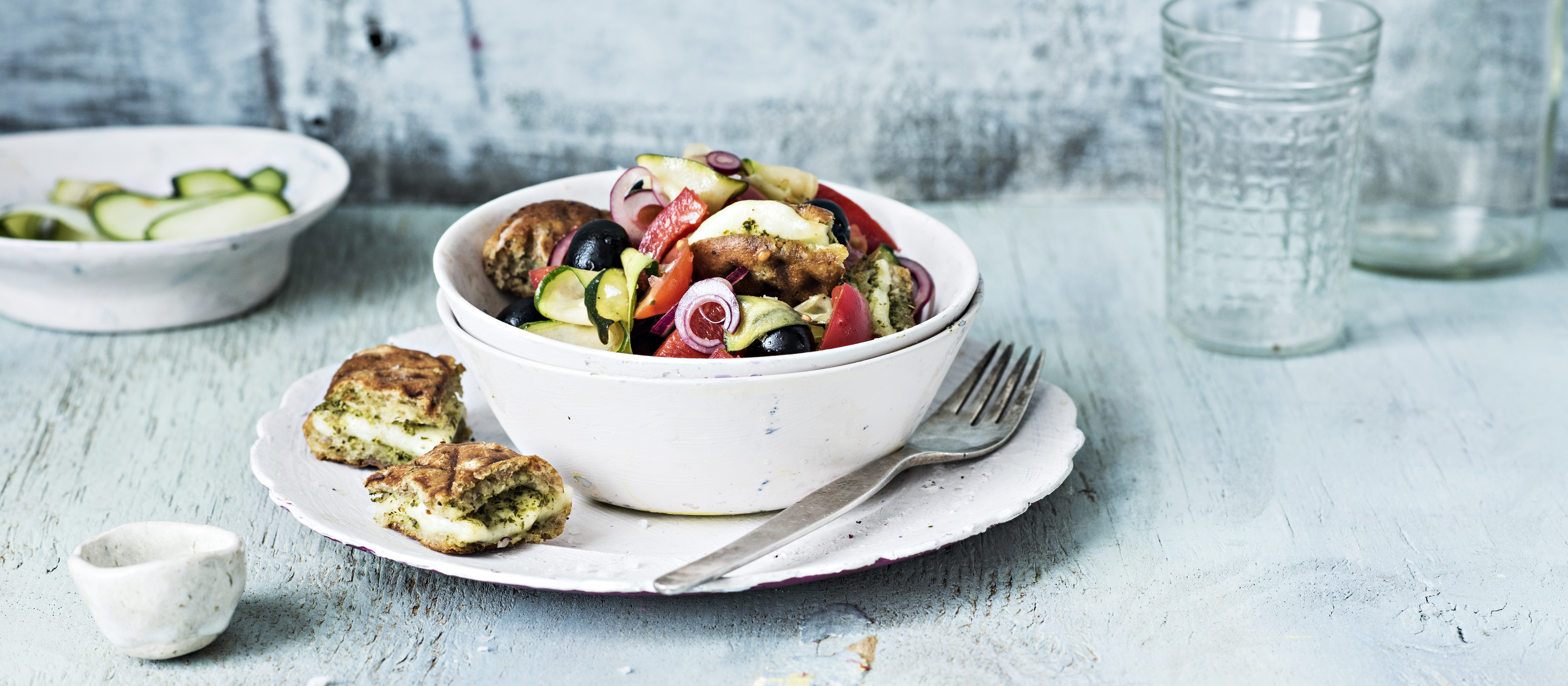 Mozzarellapanzanellasalaatti