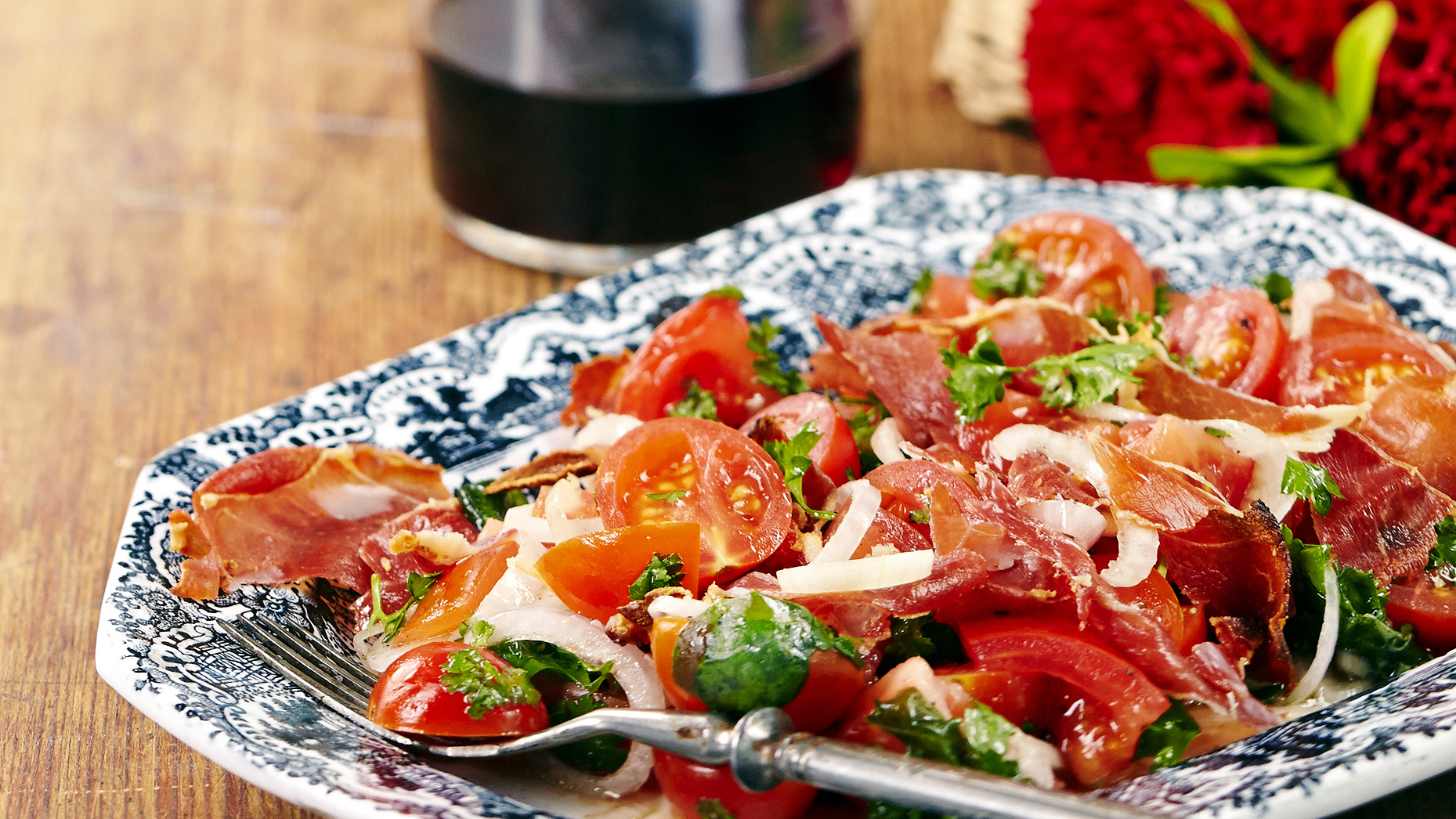 Espanjalainen tomaattisalaatti