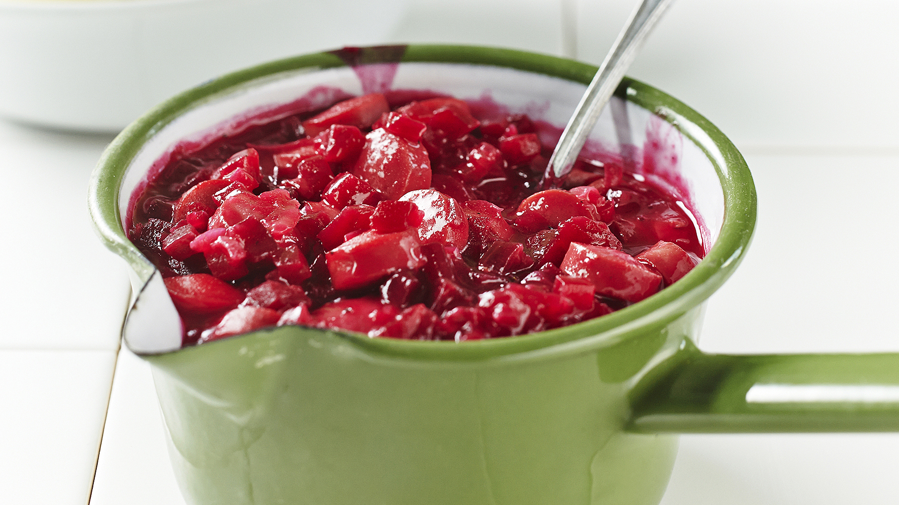 Punajuuri-nakkikastike