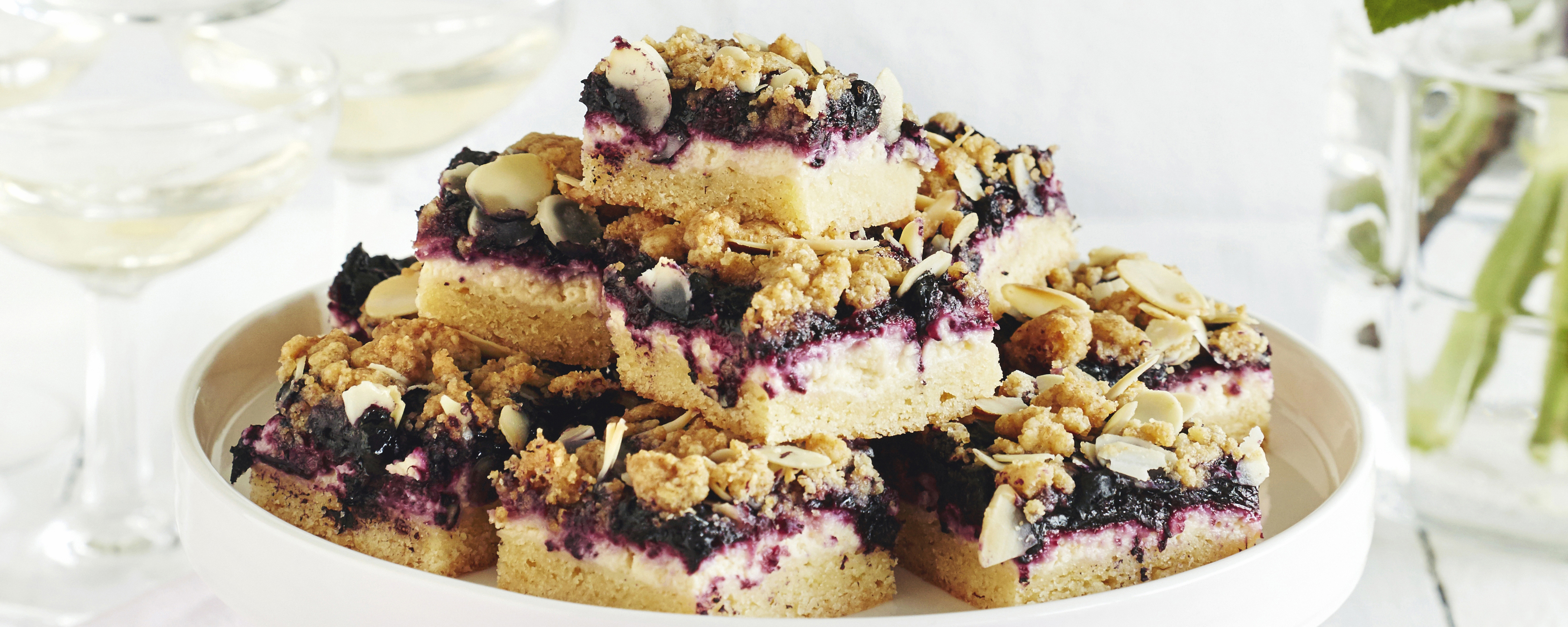 Sitruunaiset mustikkaneliöt