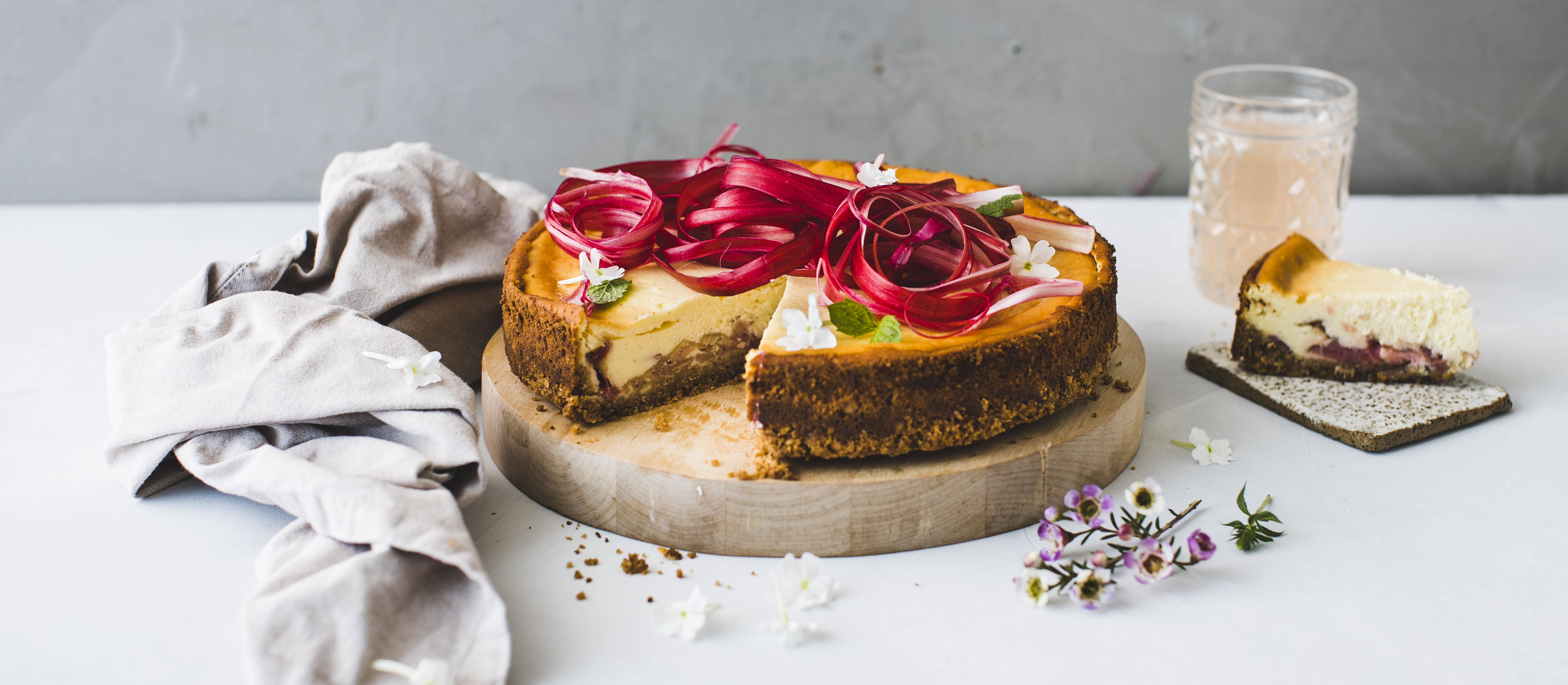 Raparperijuustokakku